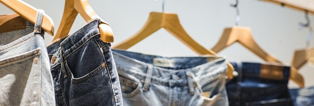 Choix du jean par saisonnalité : les 5 coupes indispensables dans une garde-robe moderne