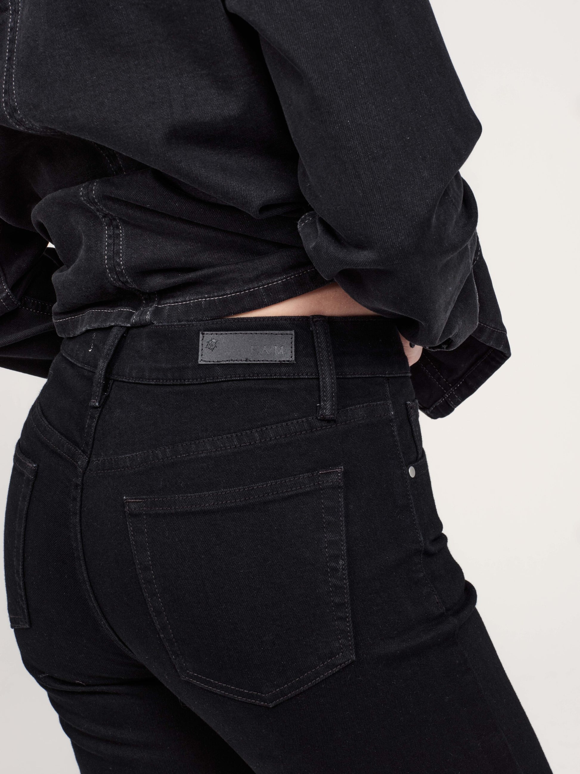 PATRICIA MFN black mom jeans