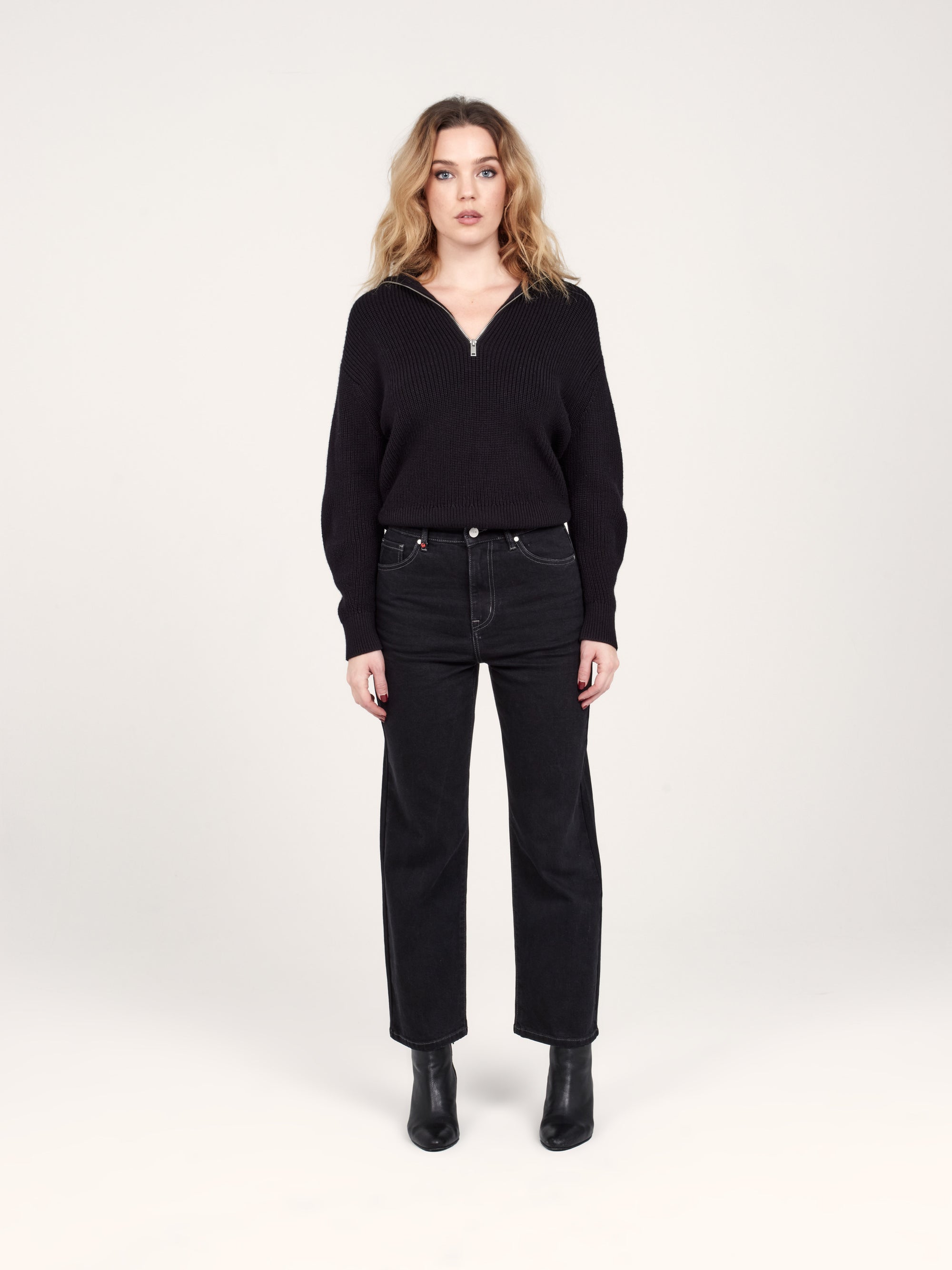 Jean droit court noir POLA