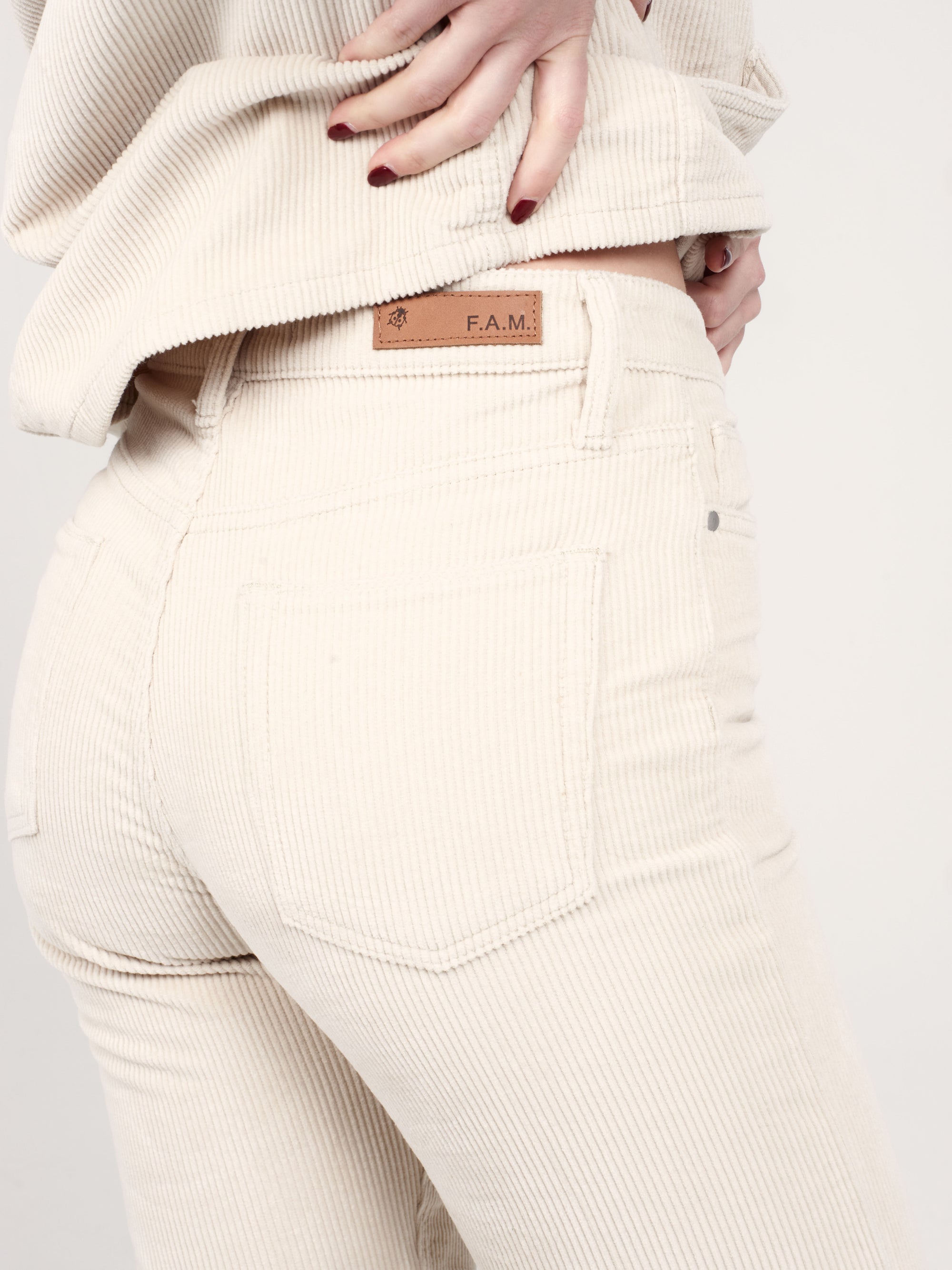 Pantalon mom en velours beige taille haute Polly en coton