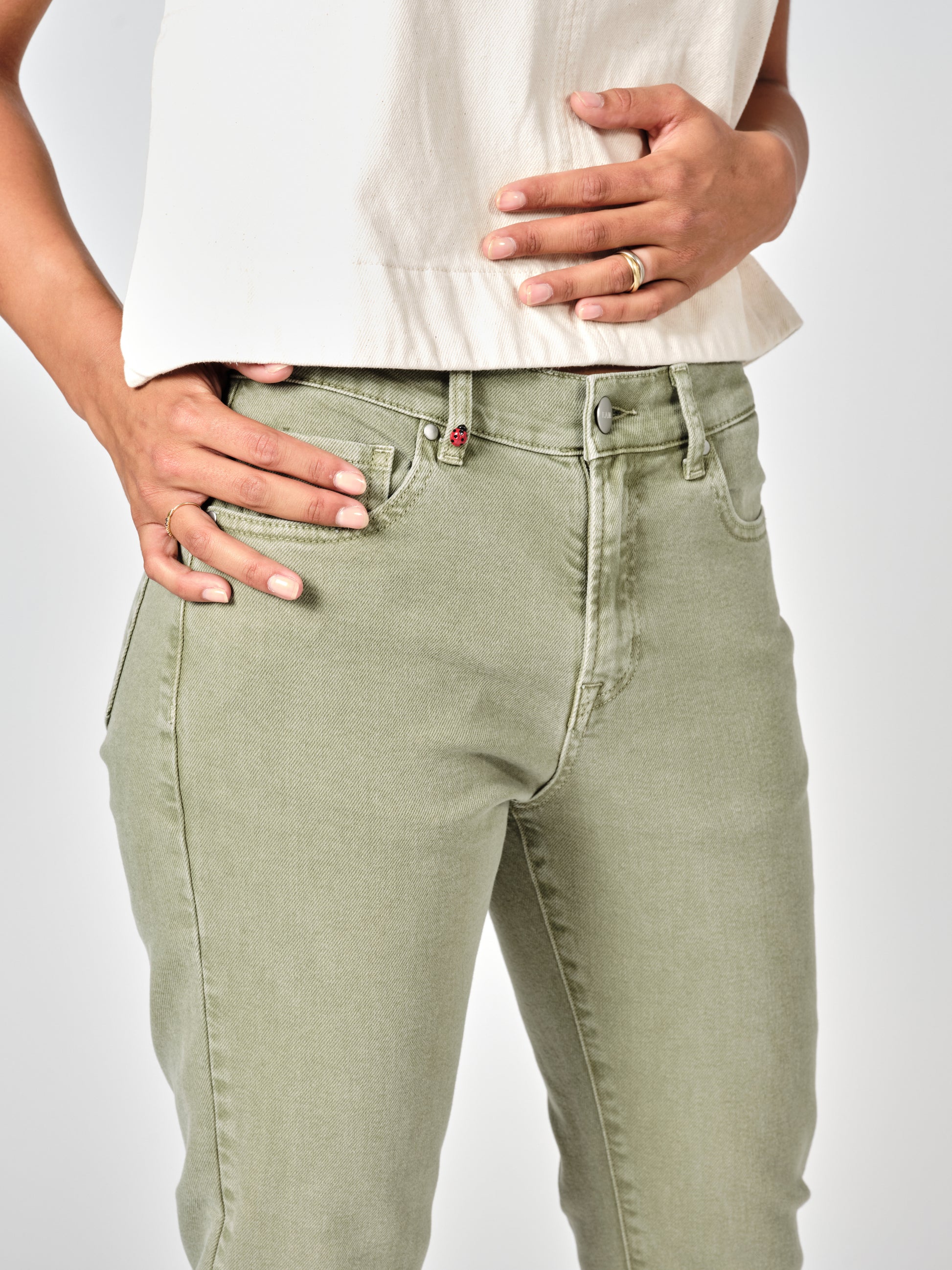 PATRICIA MFN khaki mom jeans