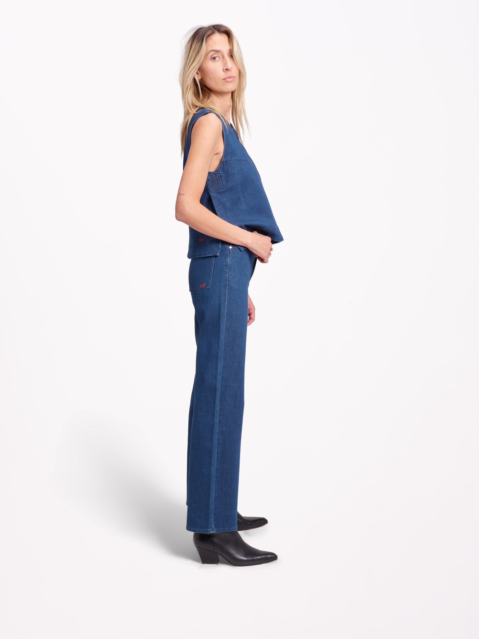 Jean court avec ceinture brodée POLA