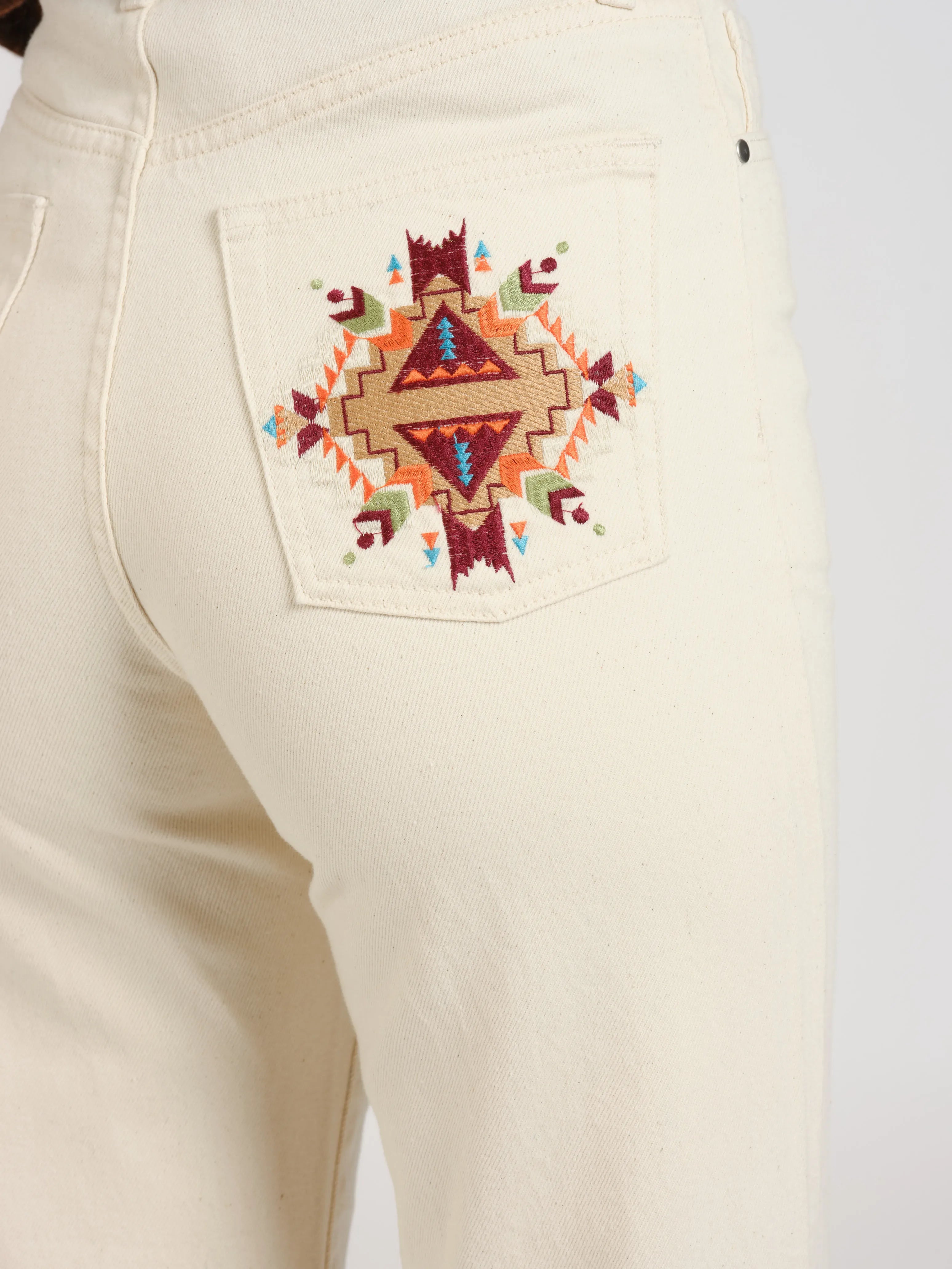 Straight jeans with POLA embroidery