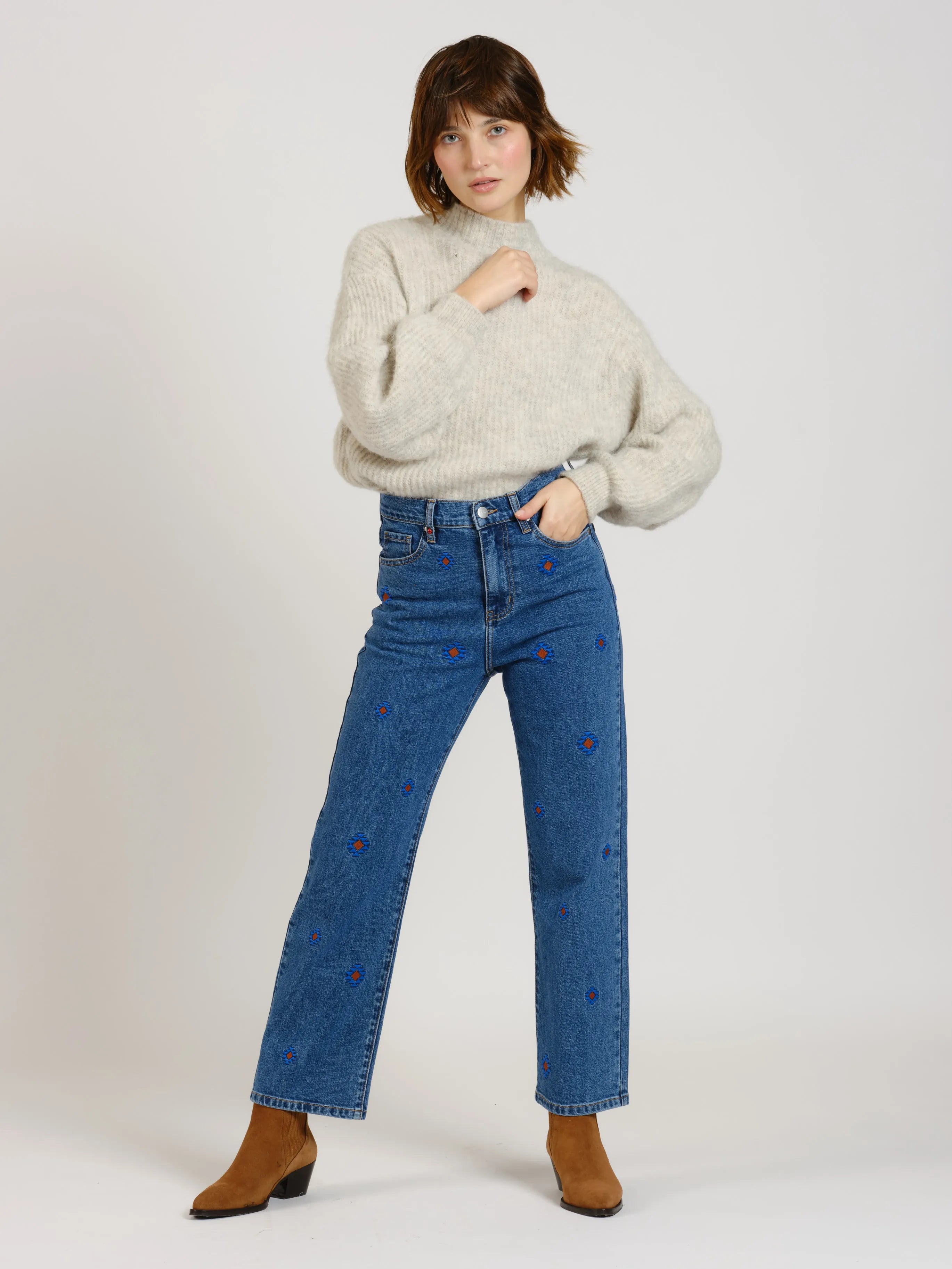 Straight jeans with POLA embroidery