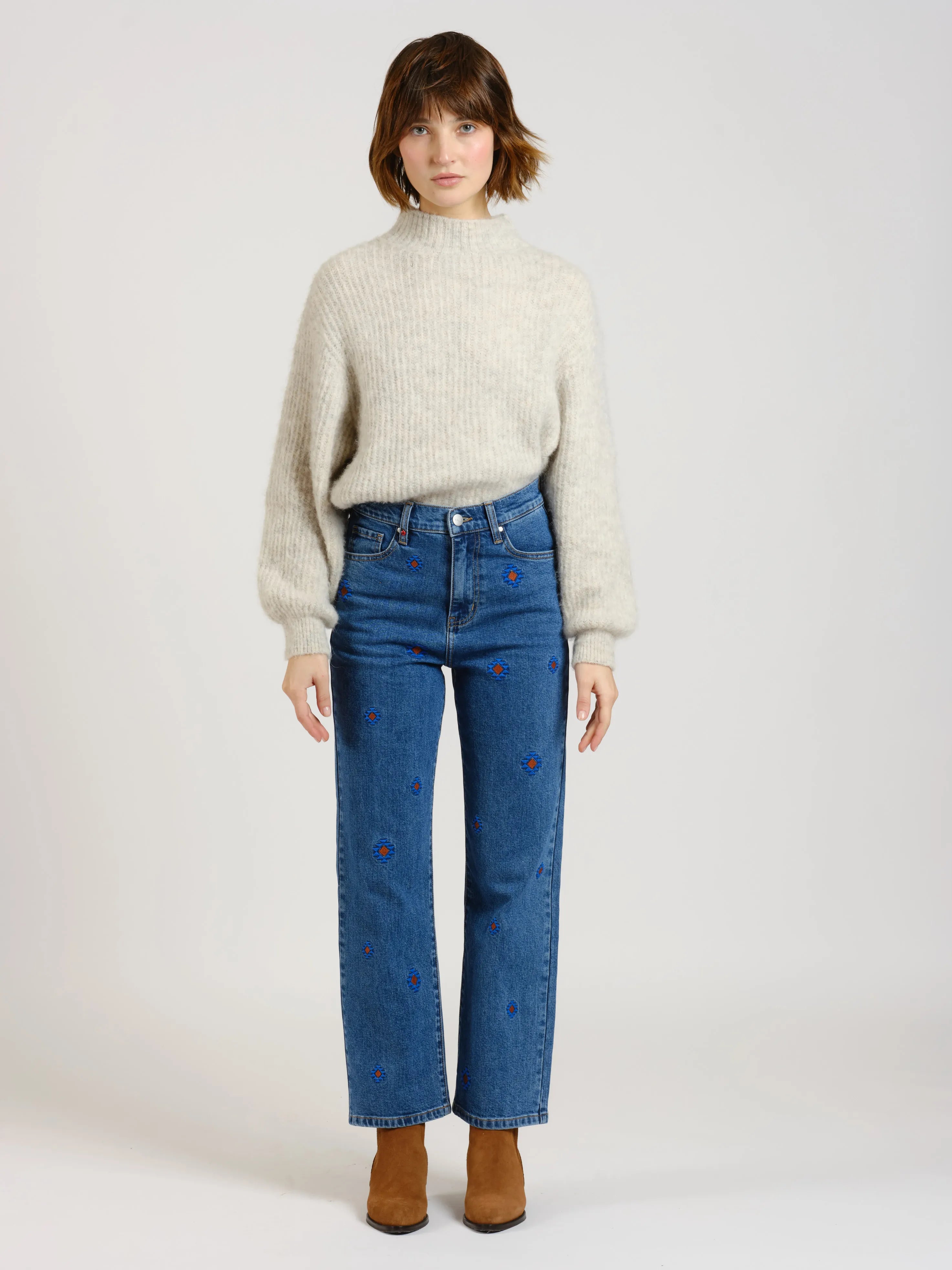 Straight jeans with POLA embroidery
