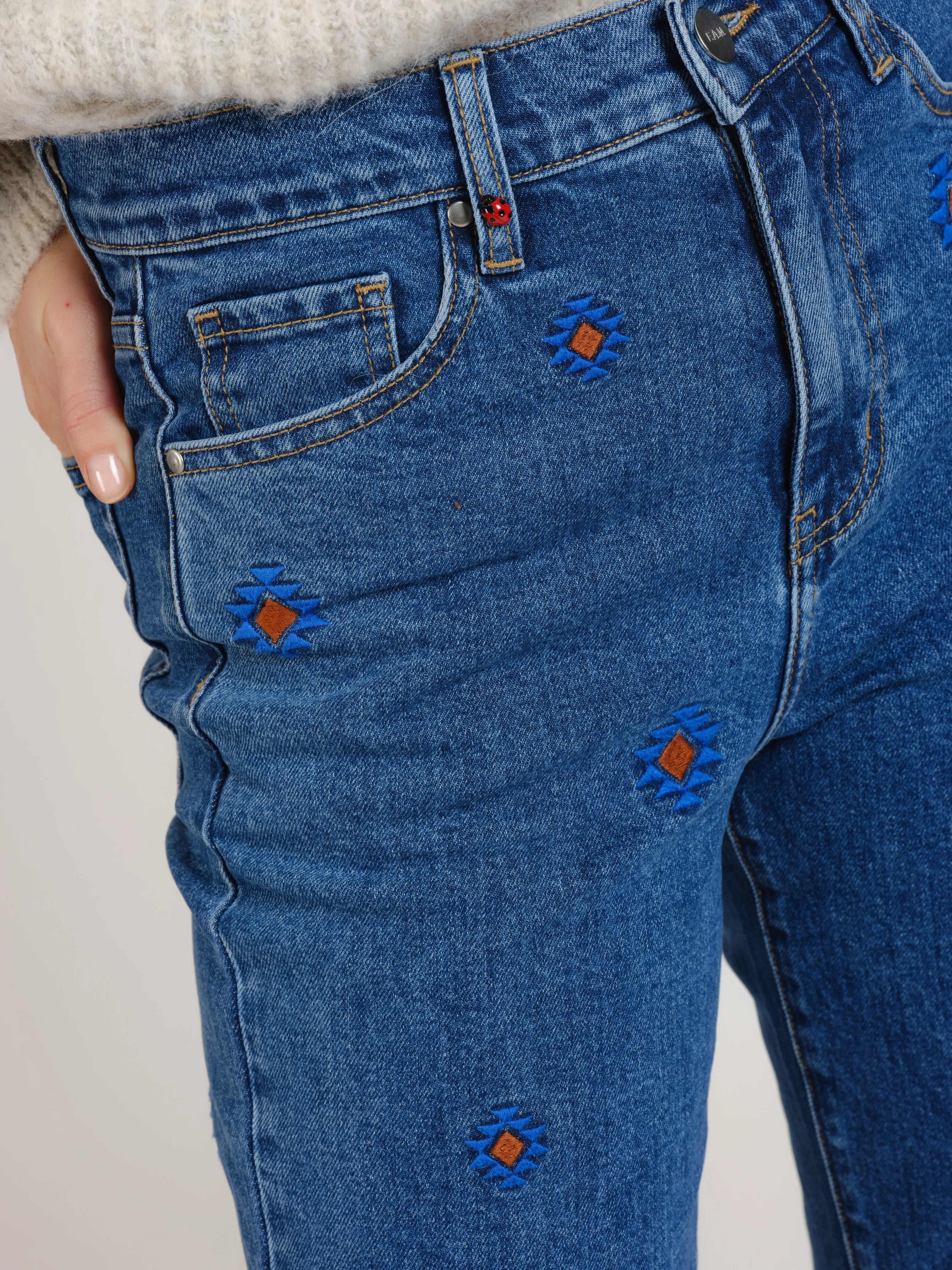 Straight jeans with POLA embroidery