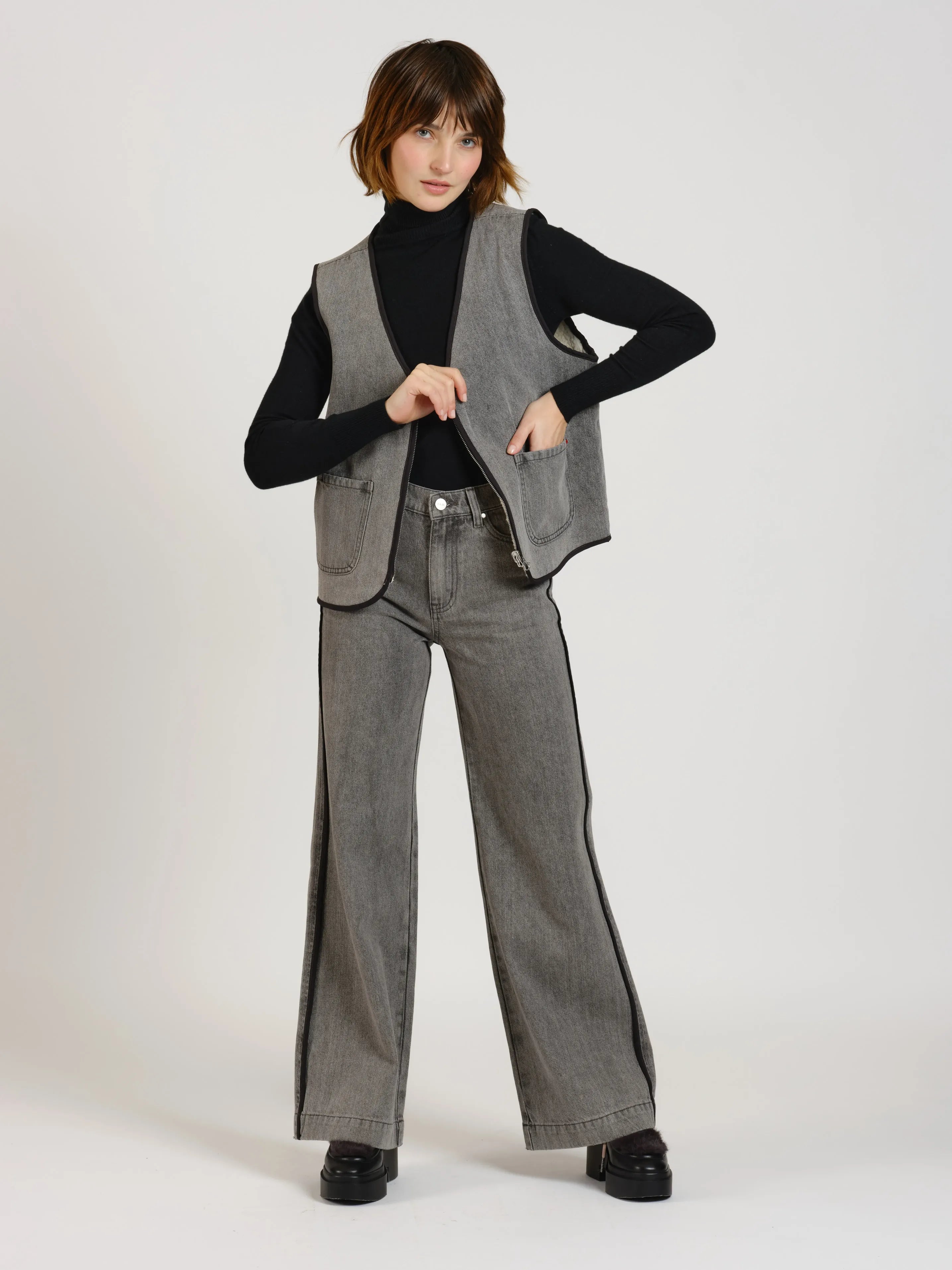 VERO Reversible Sleeveless Jacket