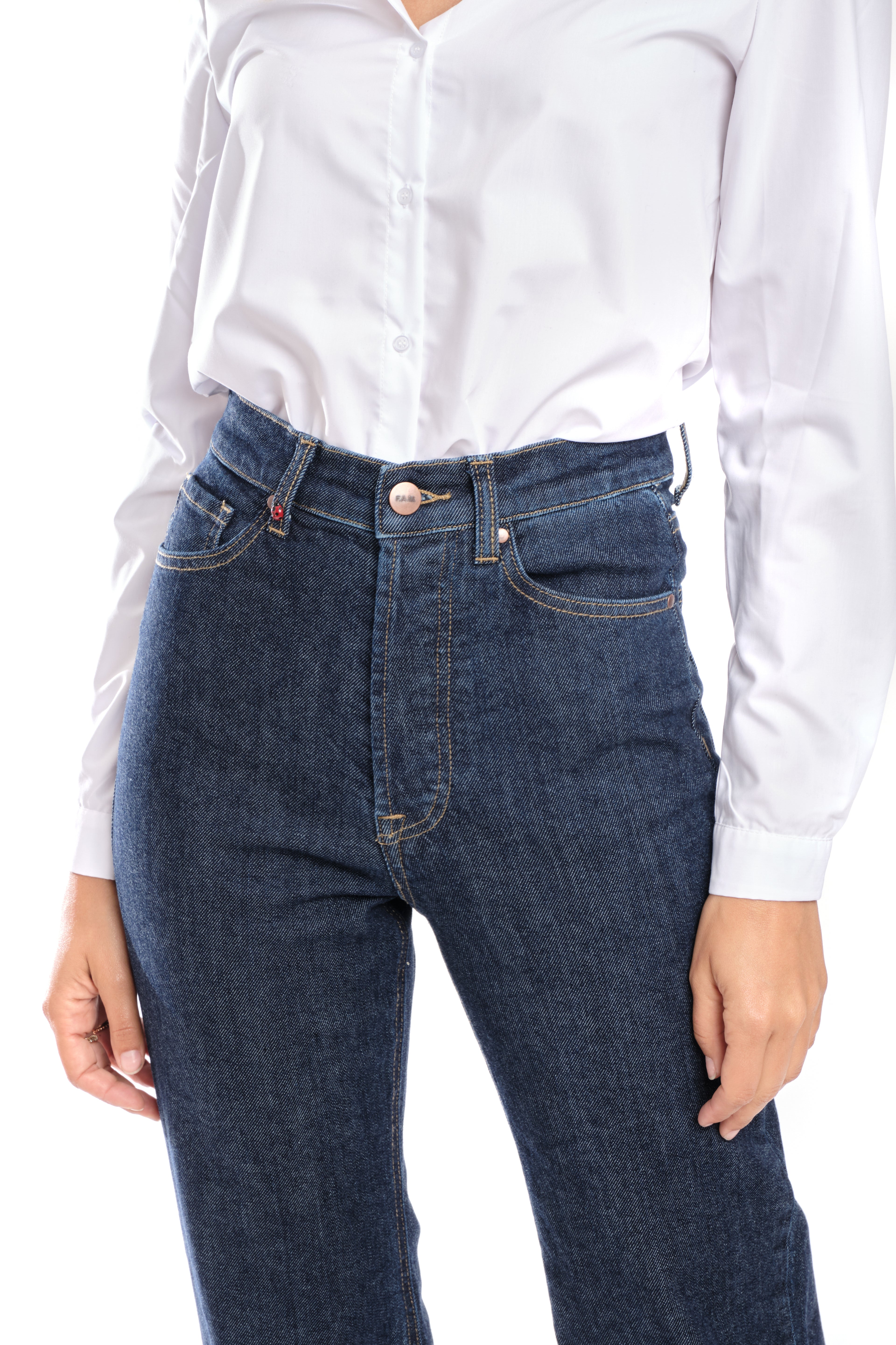 Jean straight cropped indigo POLA femme, INDIGO, taille 25, porté par Clara (1m73) – photo 3