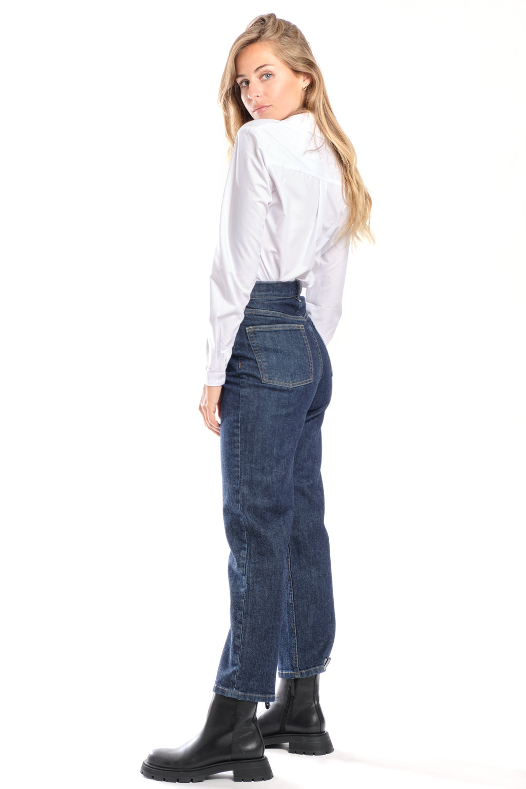 Jean straight cropped indigo POLA femme, INDIGO, taille 25, porté par Clara (1m73) – photo 4