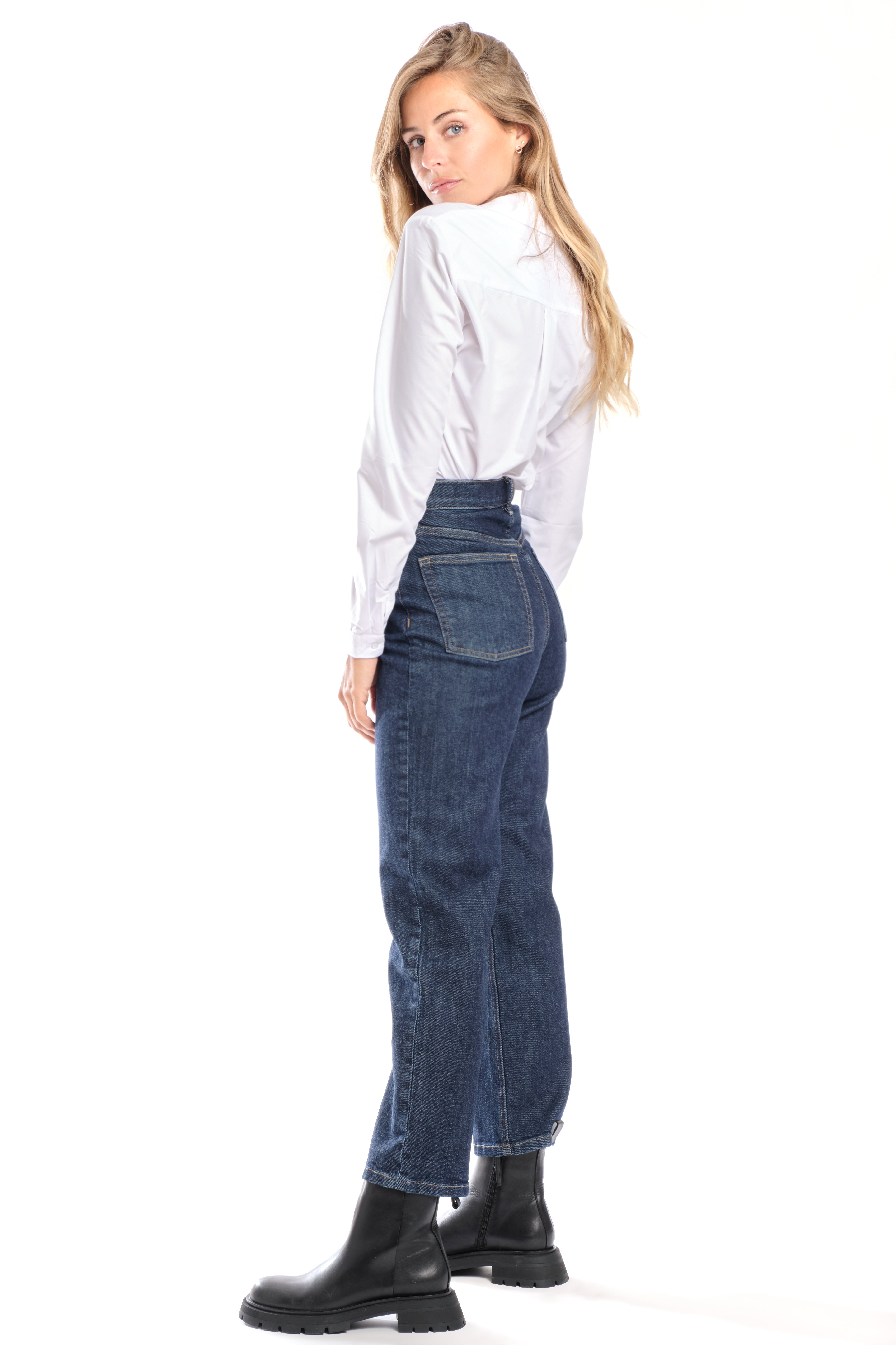 Jean straight cropped indigo POLA femme, INDIGO, taille 25, porté par Clara (1m73) – photo 4