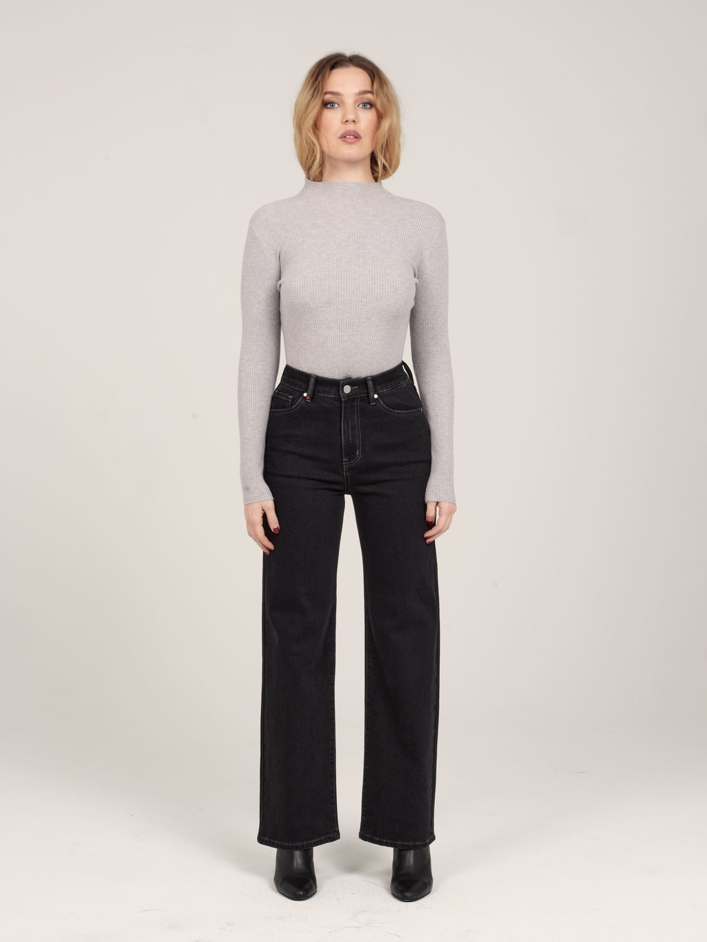 Jean court évasé IRES femme, BLACK, taille 25, porté par Priscilla (1m76) – photo 2