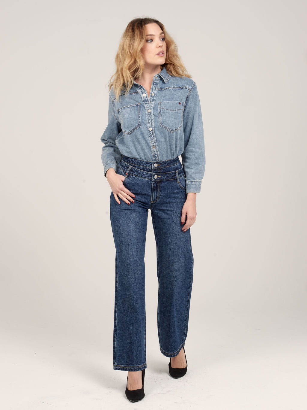 Jean court évasé ISA femme, STONE, taille 25, porté par Priscilla (1m76) (F.A.M. JEANS) – photo 1