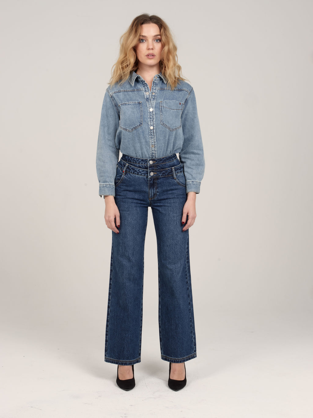 Jean court évasé ISA femme, STONE, taille 25, porté par Priscilla (1m76) – photo 2