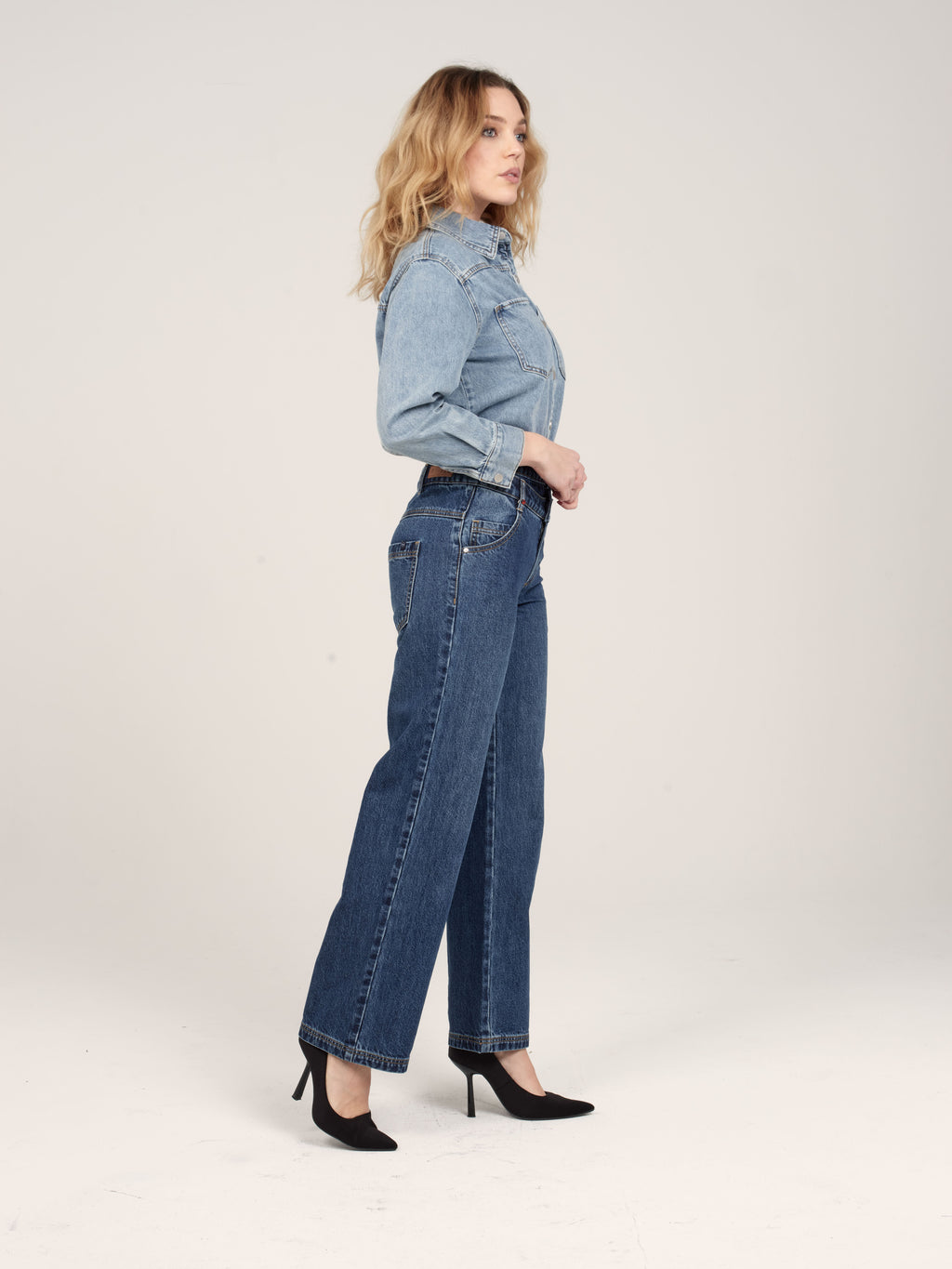 Jean court évasé ISA femme, STONE, taille 25, porté par Priscilla (1m76) – photo 3