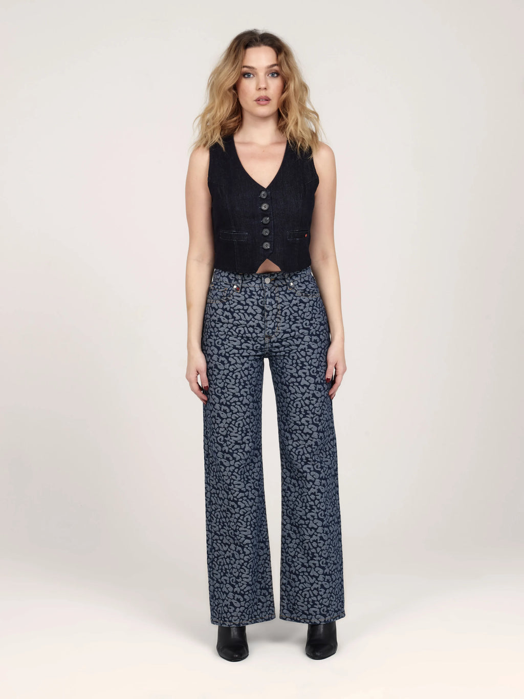 Jean évasé court FOREST JACQUARD femme, JACQUARD, taille XS, porté par Priscilla (1m76) – photo 3