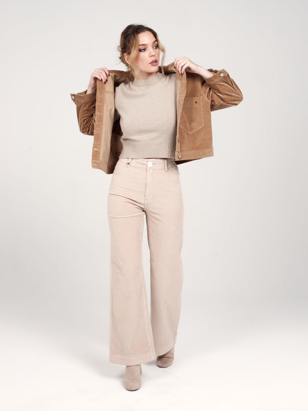 Pantalon évasé en velours beige FAUVE femme, BEIGE, taille XS, porté par Priscilla (1m76) – photo 2