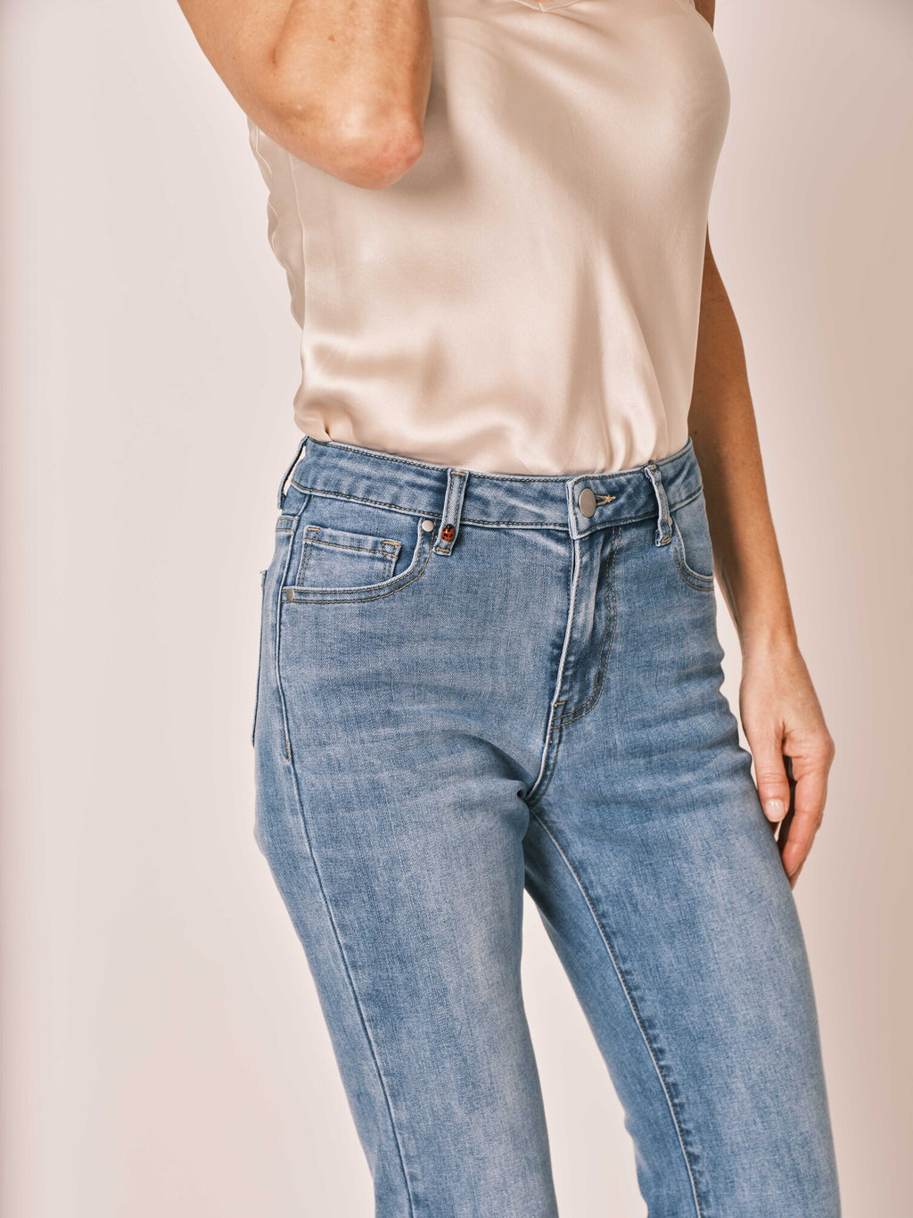 Jean bootcut bleu BELLY femme, BLUE, taille 25, porté par Jessica (1m75) – photo 5