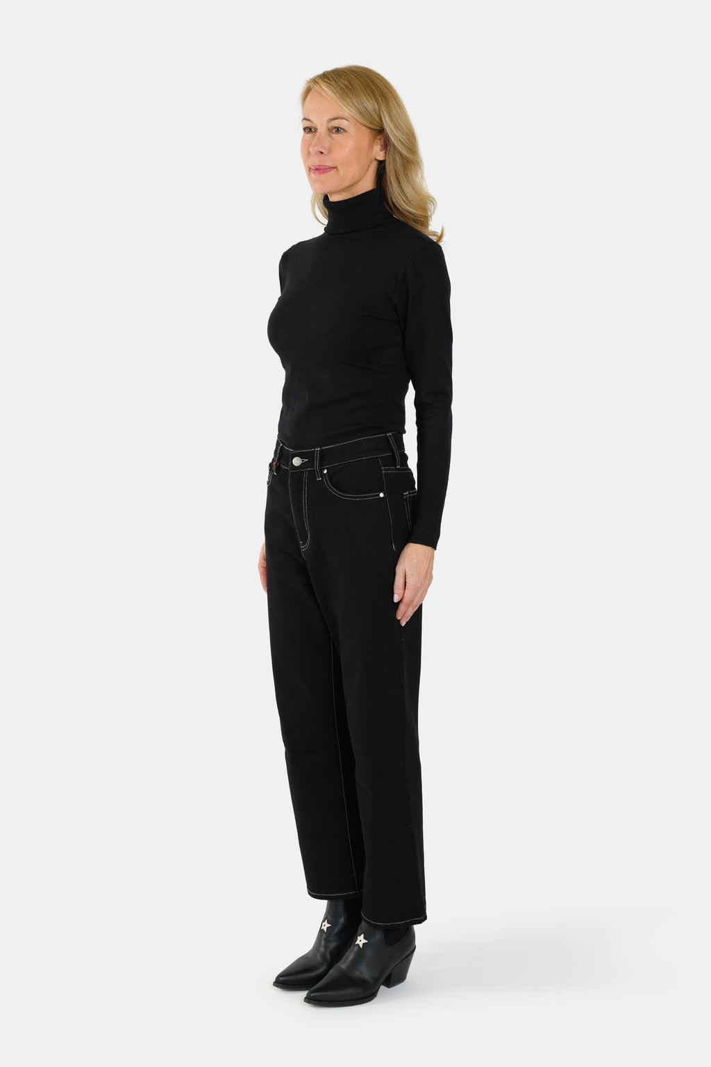 Jean droit court noir POLA femme, BLACK, taille 26, porté par Jessica (1m75) – photo 3