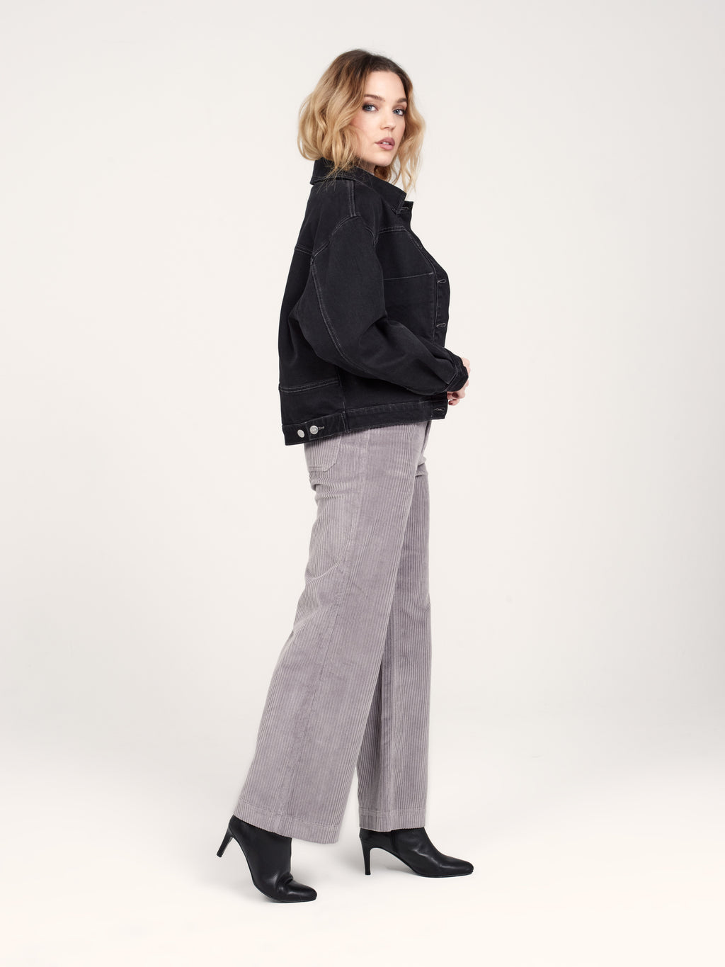 Veste en jean noir oversize VICKY femme, BLACK, taille XS, porté par Zoé (1m76) – photo 3