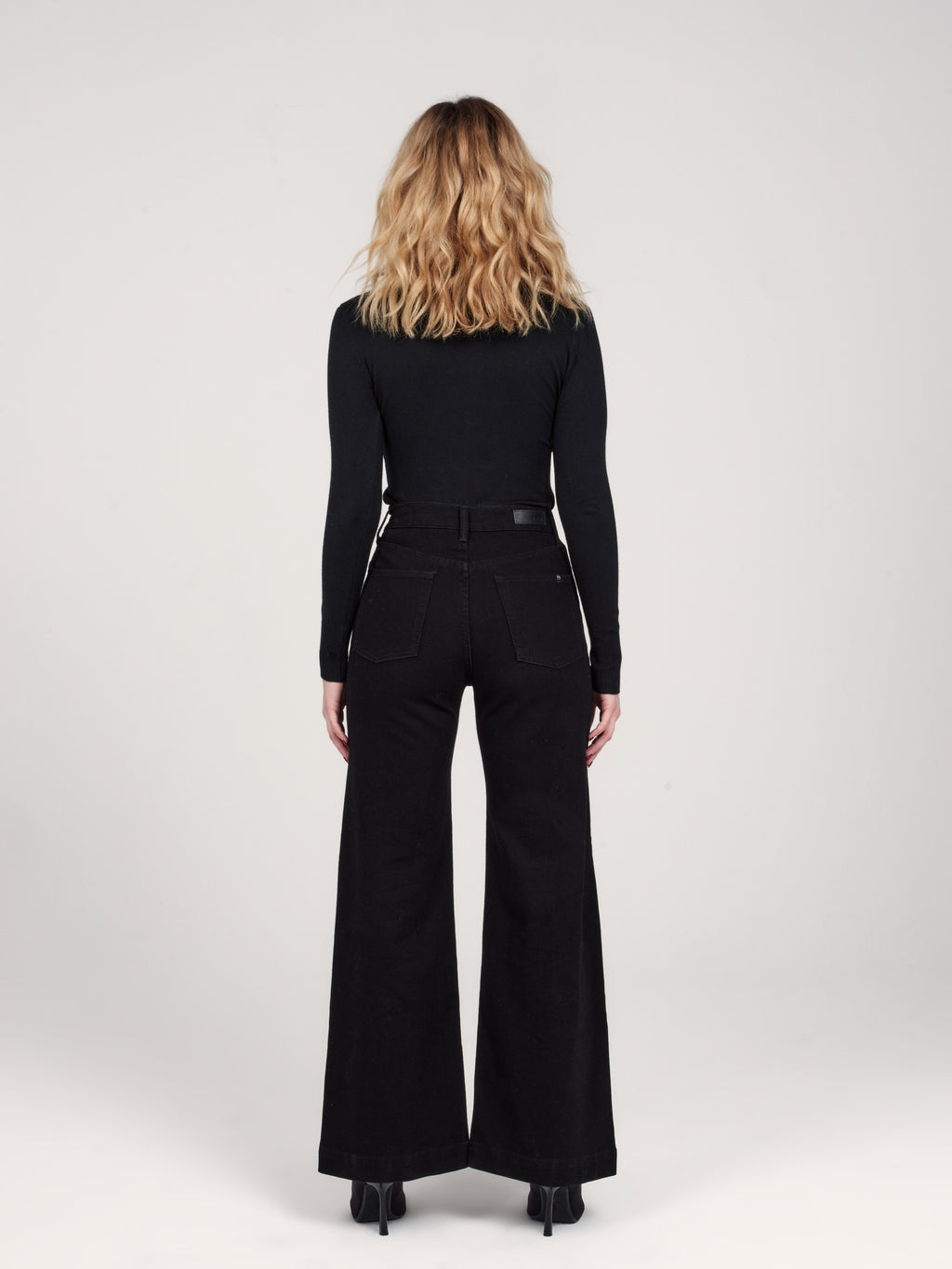 Jean large taille haute FLORA femme, BLACK, taille XS, porté par Priscilla (1m76) – photo 3