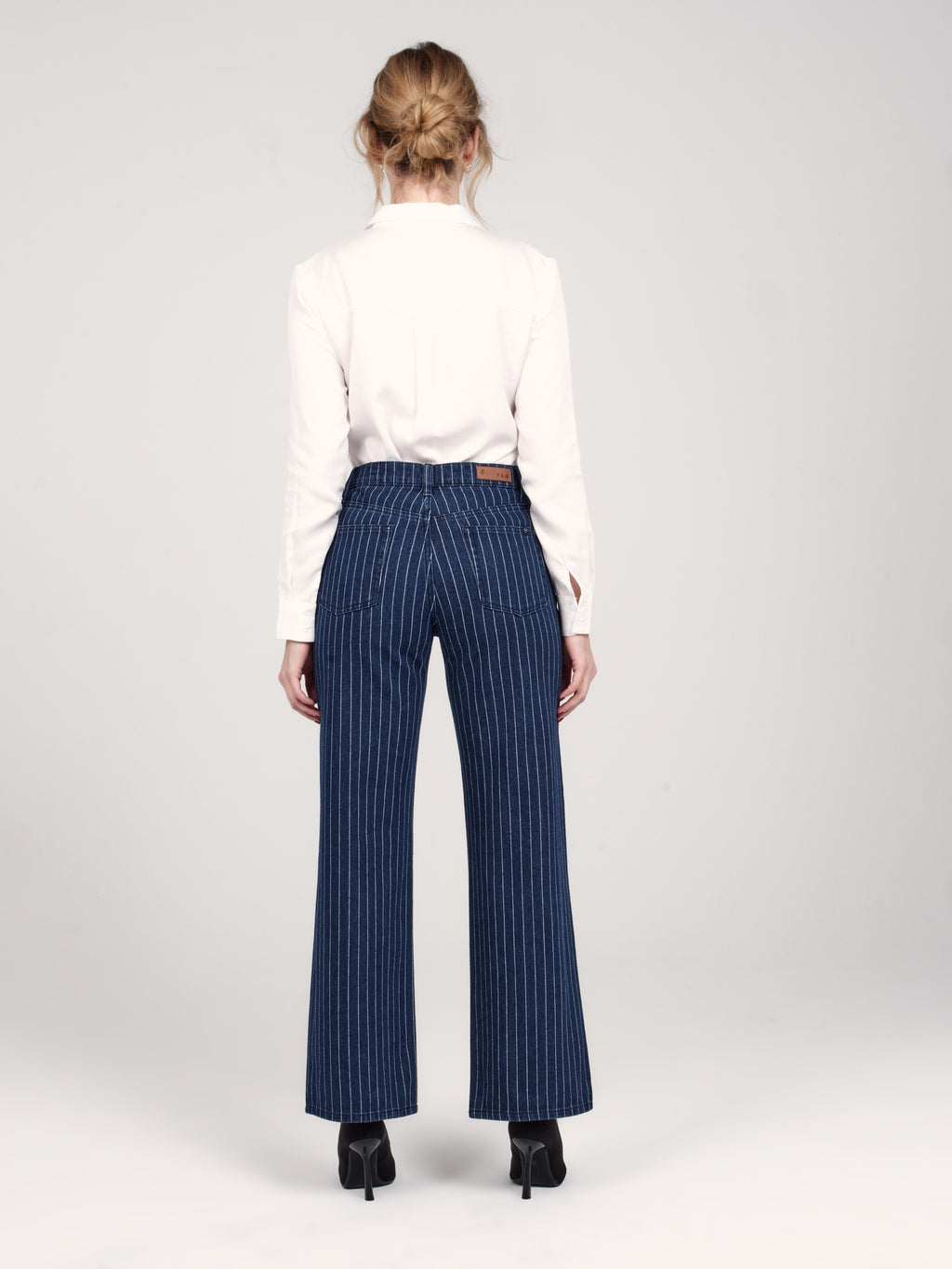 Jean évasé taille haute femme, STRIPE, taille XS, porté par Priscilla (1m76) – photo 4