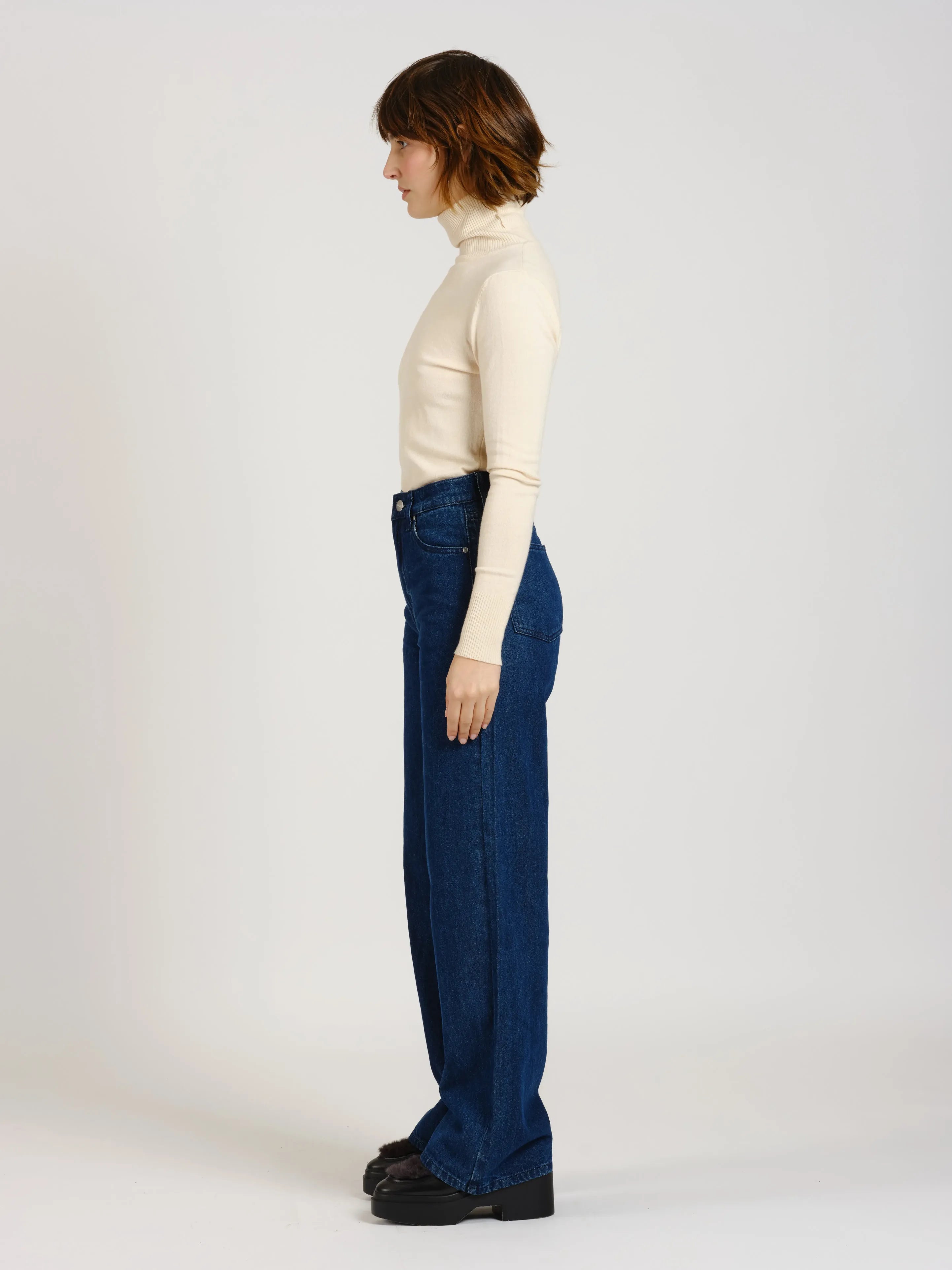 Jean évasé FOREST femme, NAVY, taille XS, porté par Sarah (1m72) – photo 3