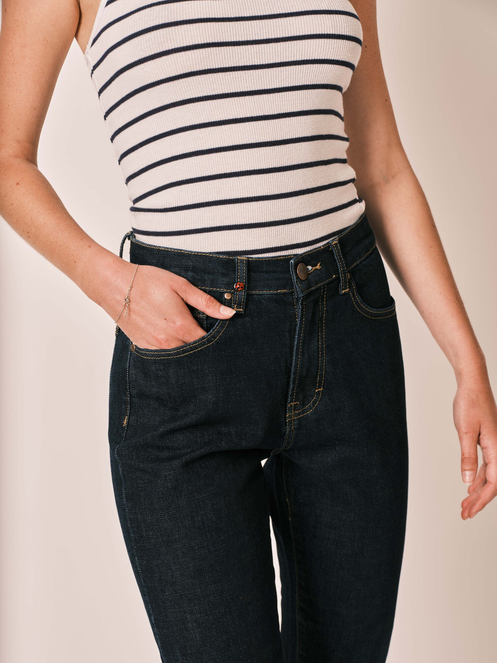 Jean mom indigo PATRICIA MFN femme, INDIGO, taille 25, porté par Zoé (1m76) – photo 5
