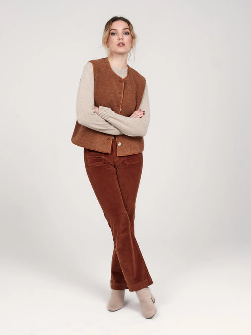 Pantalon bootcut en velours taille mi-haute BELLA femme, CARAMEL, taille 25, porté par Priscilla (1m76) – photo 4