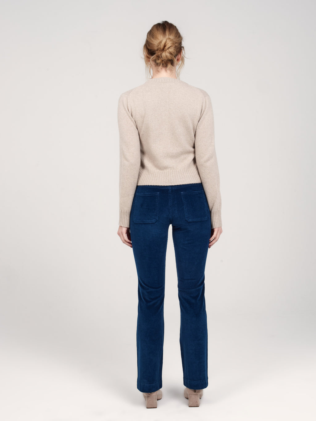 Pantalon bootcut en velours taille mi-haute BELLA femme, PETROL, taille 25, porté par Priscilla (1m76) – photo 2