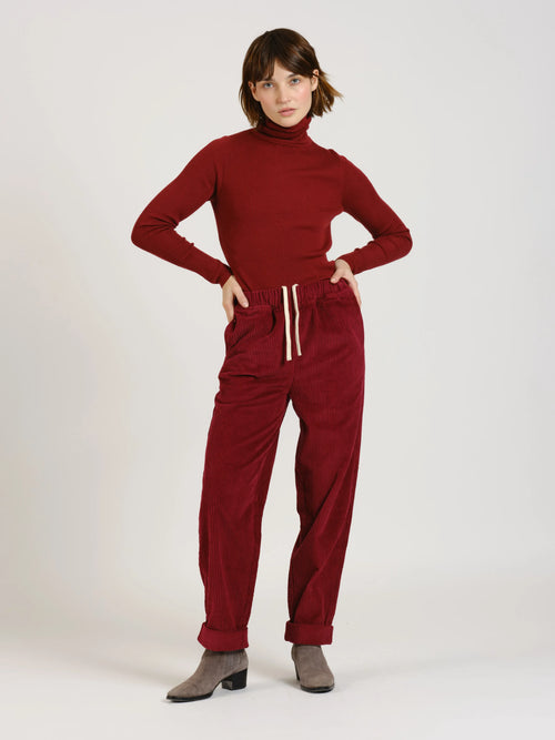 Pantalon mom en velours FRANCE femme, BORDEAUX, taille XS, porté par Sarah (1m72) – photo 3