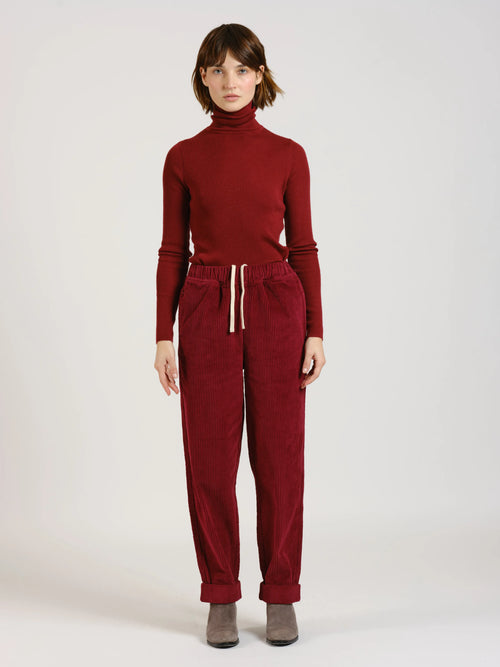 Pantalon mom en velours FRANCE femme, BORDEAUX, taille XS, porté par Sarah (1m72) – photo 4