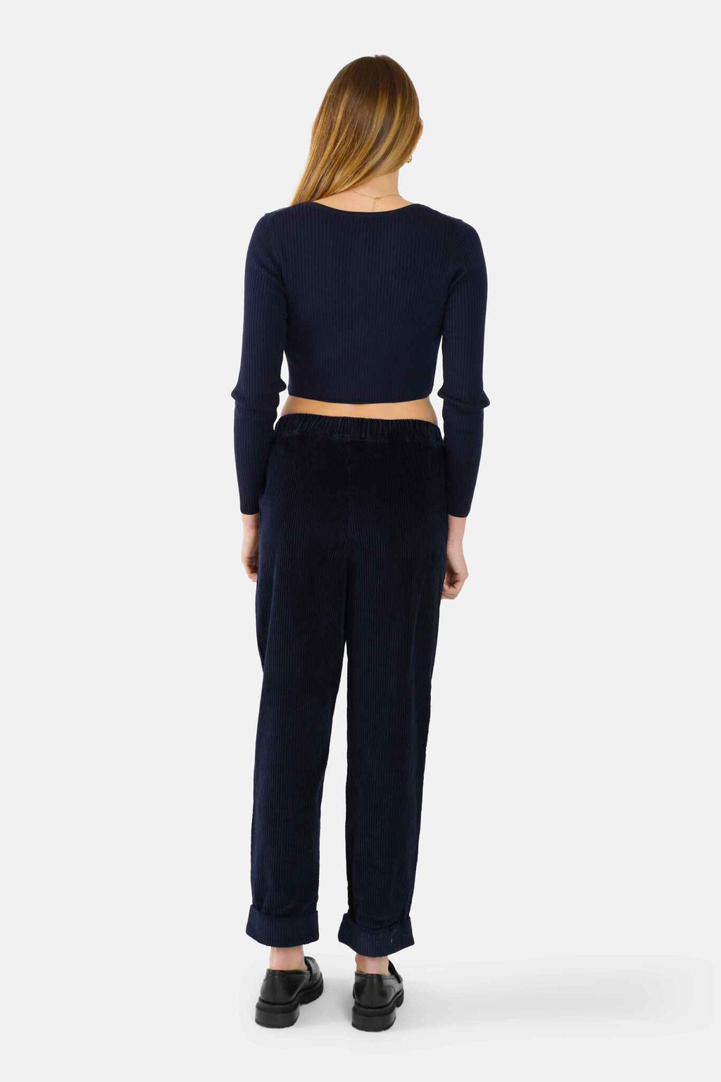 Pantalon mom en velours FRANCE femme, DARK NAVY, taille XS, porté par Lilou (1m75) – photo 2