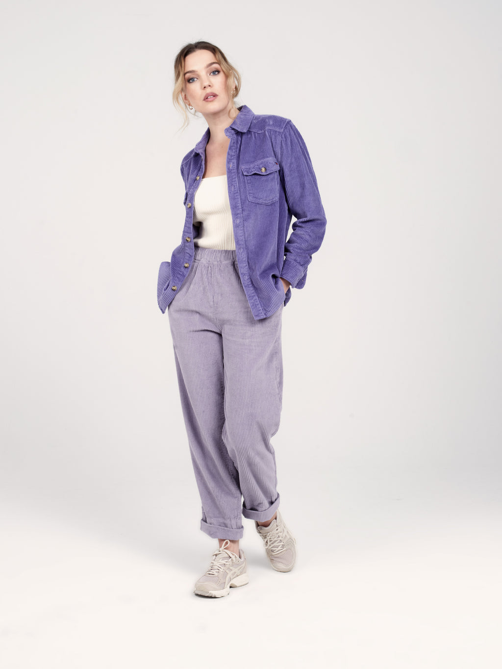 Pantalon mom en velours FRANCE femme, FLAX GREY, taille XS, porté par Priscilla (1m76) – photo 2