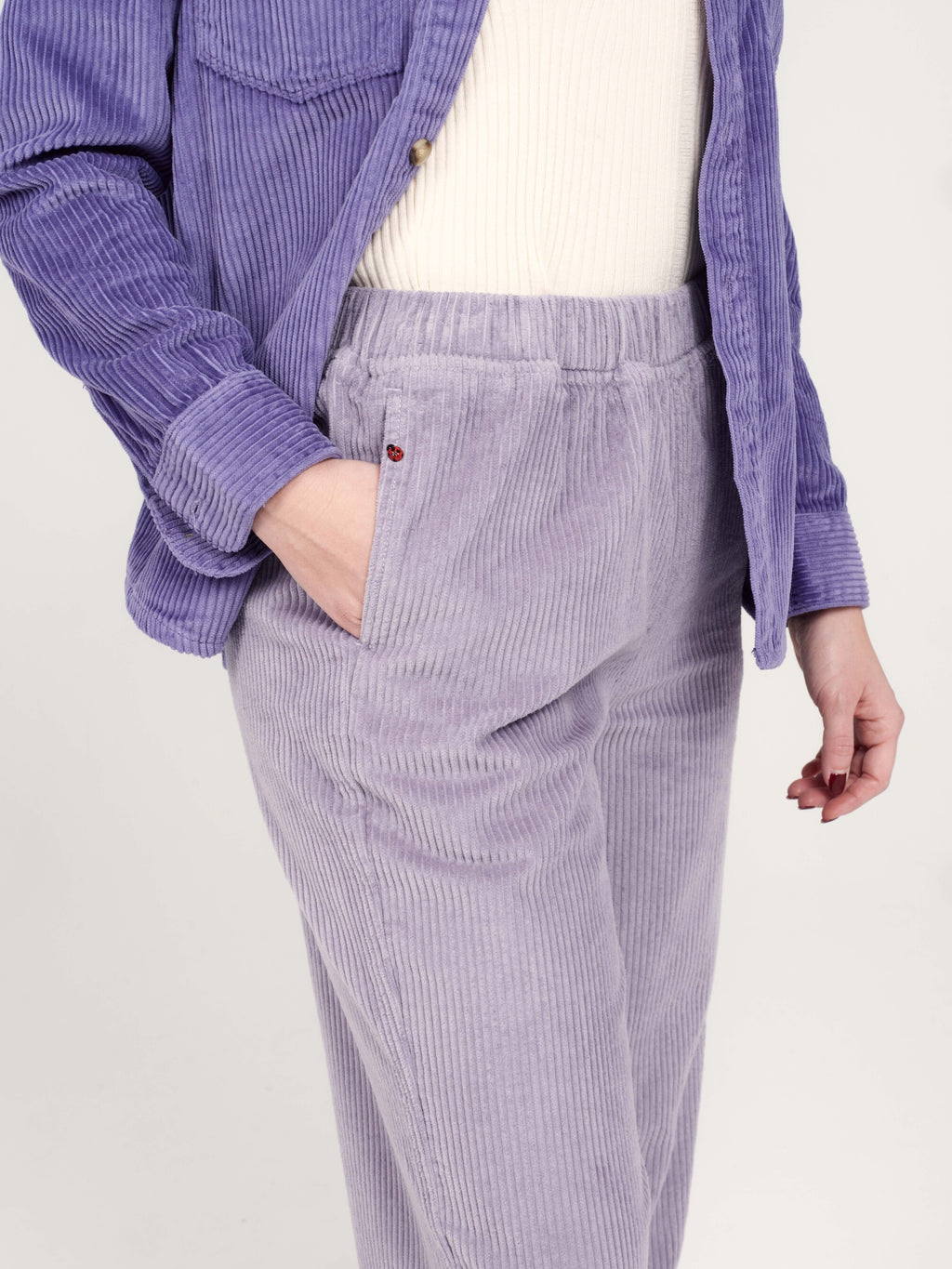 Pantalon mom en velours FRANCE femme, FLAX GREY, taille XS, porté par Priscilla (1m76) – photo 4