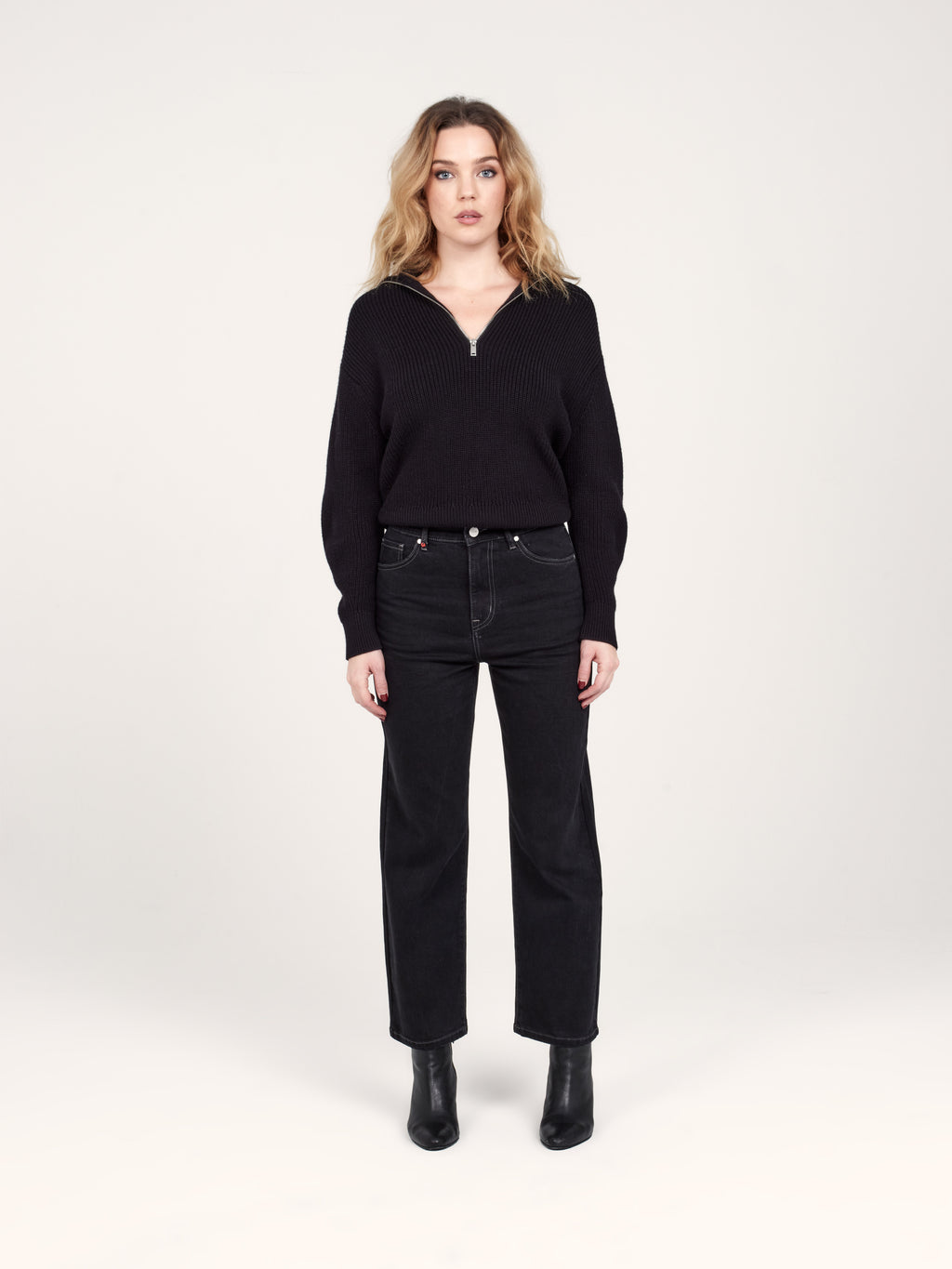 Jean droit court noir POLA femme, BLACK, taille 25, porté par Priscilla (1m76) (F.A.M. JEANS) – photo 1