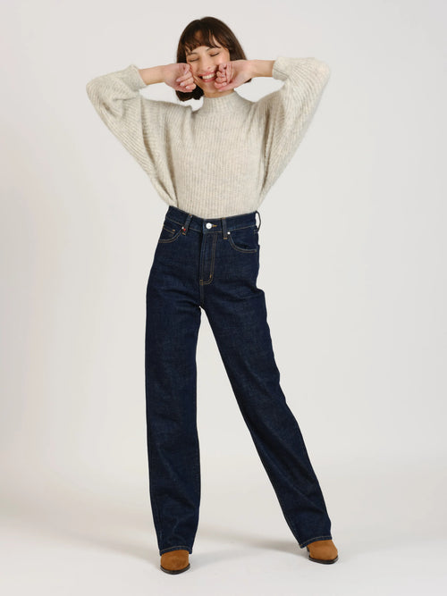 Jean straight POLA femme, INDIGO LONG, taille 25, porté par Léa (1m70) – photo 4