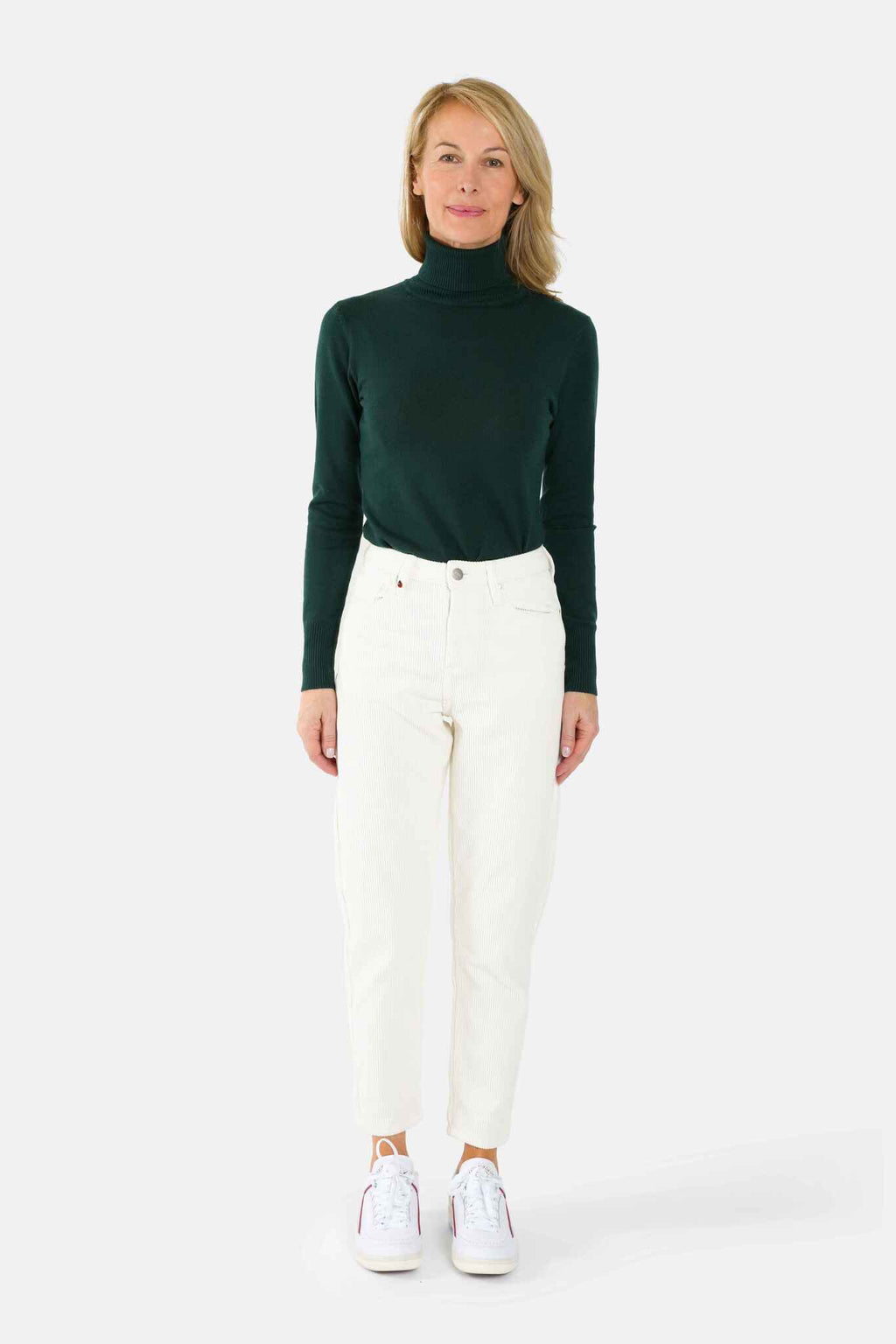 Pantalon Mom slim en velours blanc POLLY femme, WHITE, taille 26, porté par Jessica (1m75) – photo 2