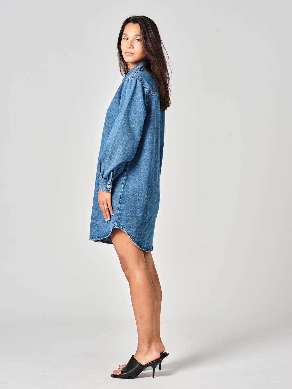 Chemise en jean stone SALOME LONG femme, STONE, taille XS, porté par Valentine (1m70) – photo 3