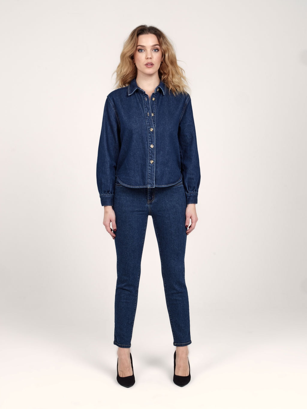 Chemise en jean stone SALOME femme, STONE, taille XS, porté par Priscilla (1m76) – photo 4