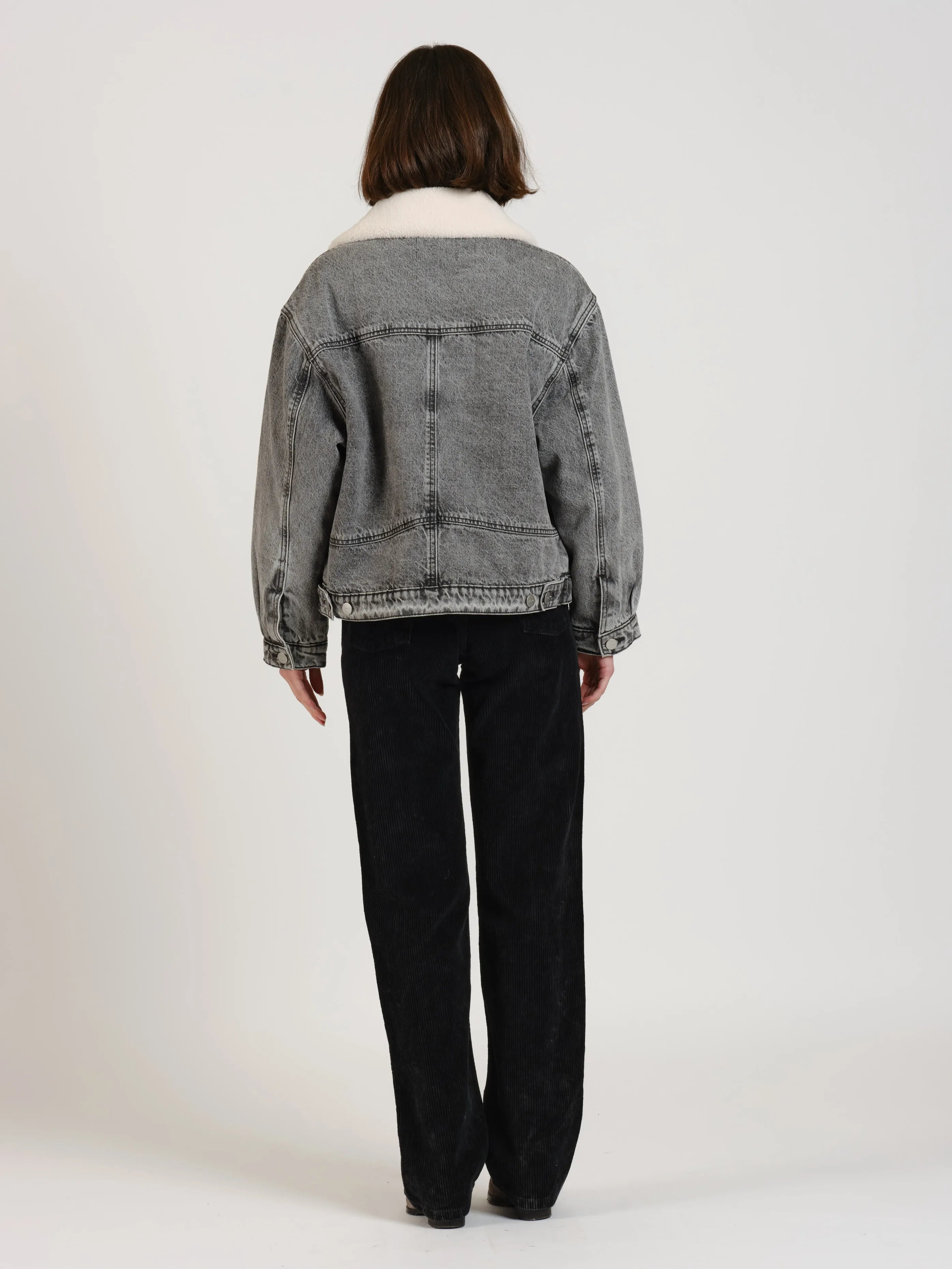 Veste en denim VICKY femme, GREY, taille XS, porté par Léa (1m70) – photo 4