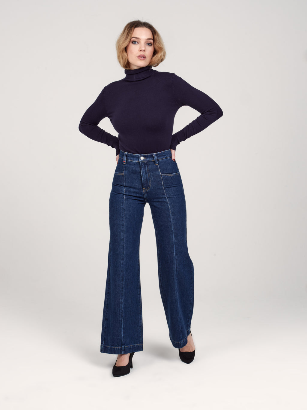 Jean large taille mi-haute FILA femme, NAVY, taille XS, porté par Priscilla (1m76) – photo 2