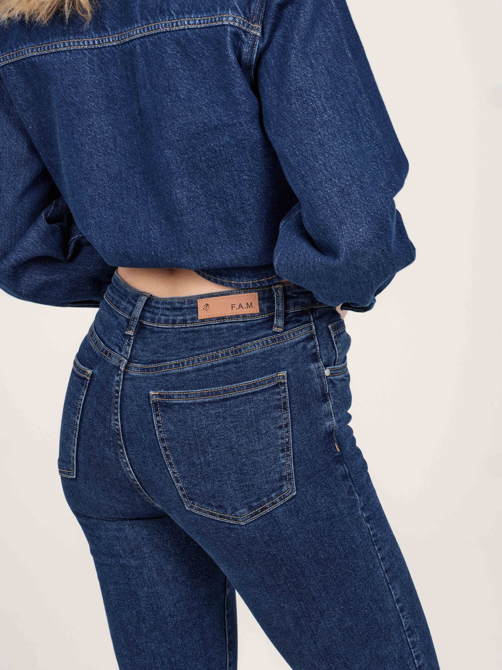 Jean boyfriend slim stone taille haute MAEVA femme, STONE, taille XS, porté par Priscilla (1m76) – photo 4