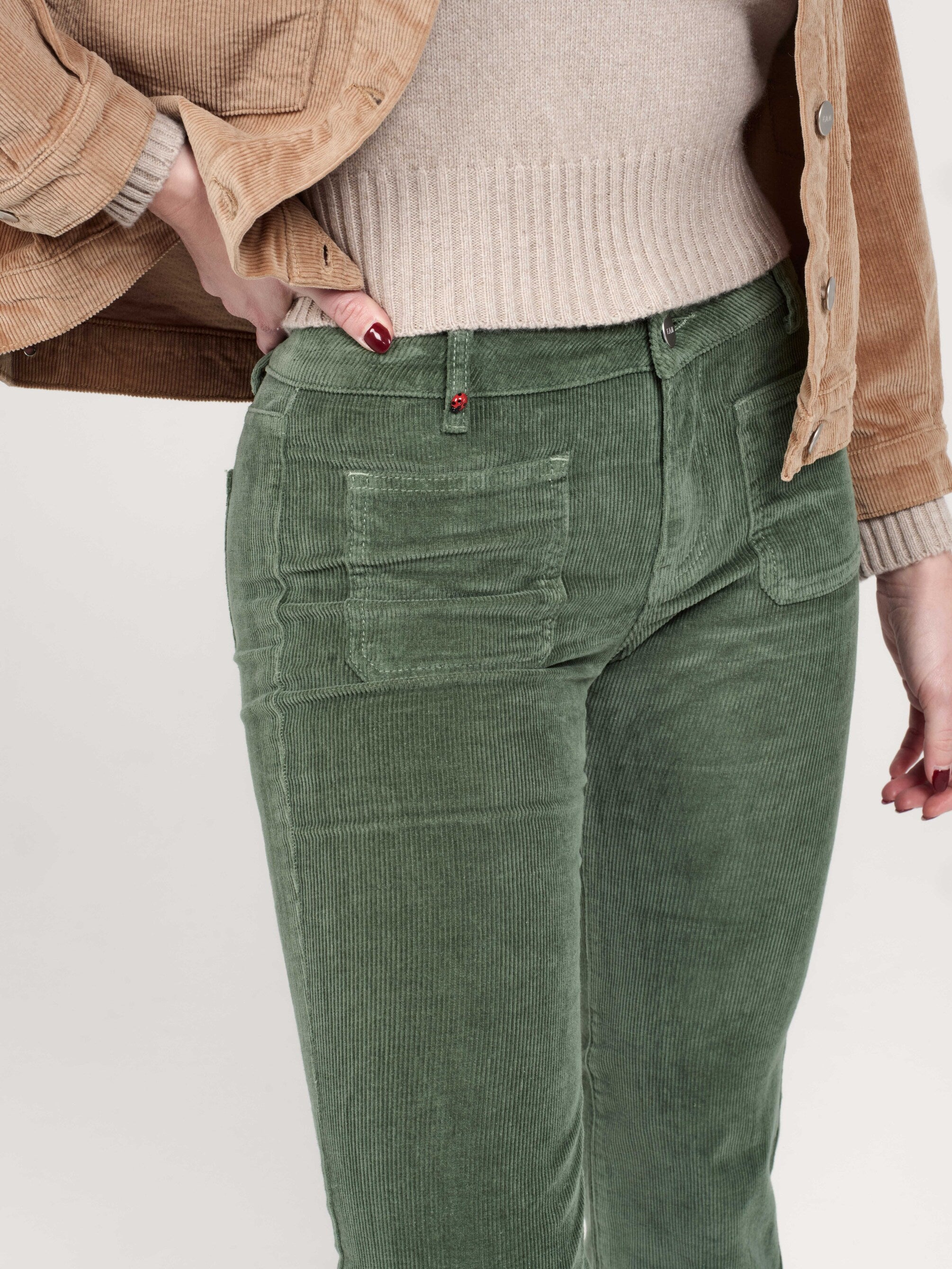 Pantalon bootcut en velours taille mi-haute BELLA femme, GREEN, taille 25, porté par Priscilla (1m76) (FAM PARIS) – photo 1