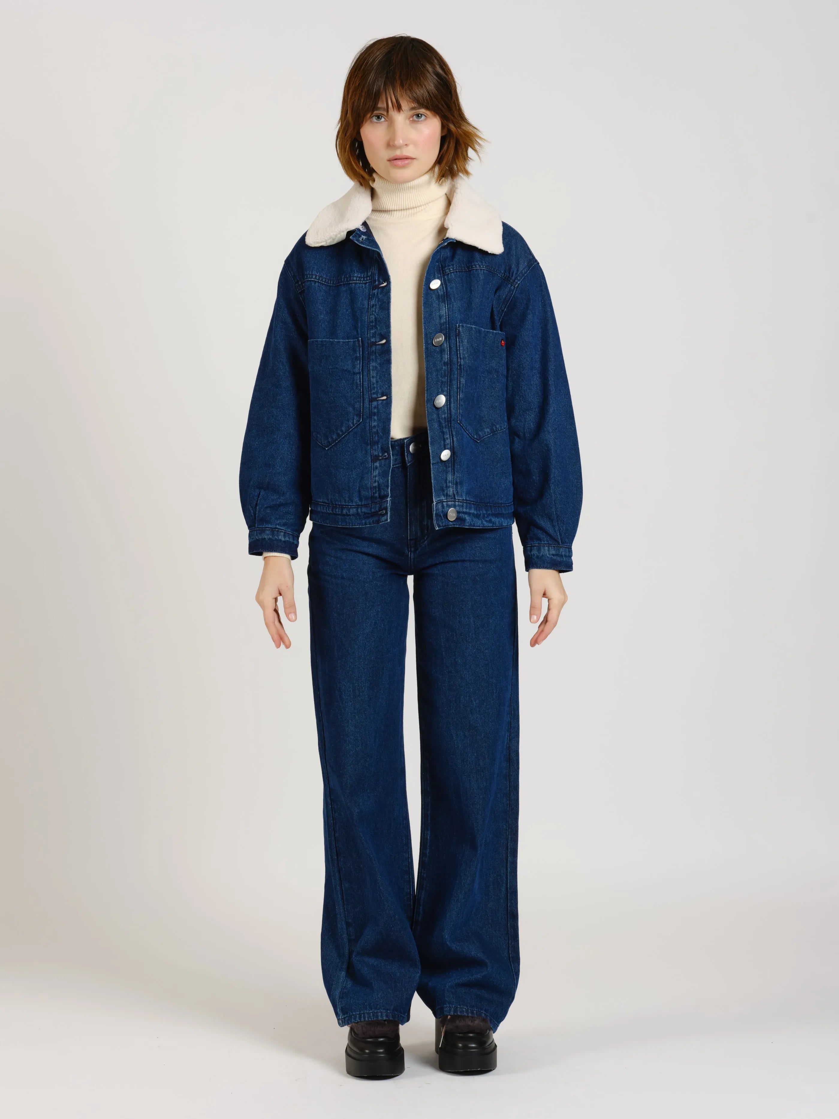 Veste en denim VICKY femme, NAVY, taille XS, porté par Sarah (1m72) – photo 2