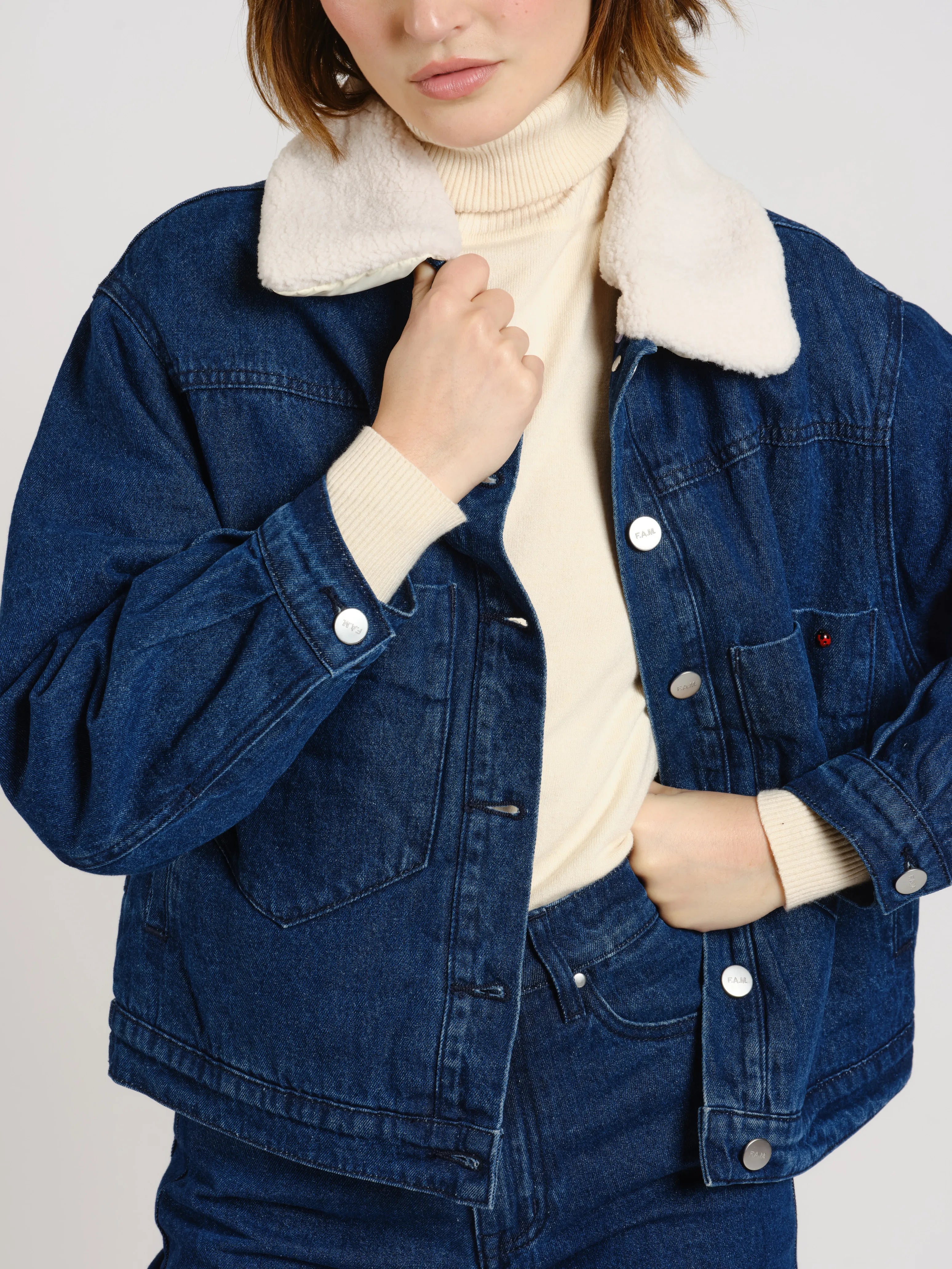 Veste en denim VICKY femme, NAVY, taille XS, porté par Sarah (1m72) – photo 5