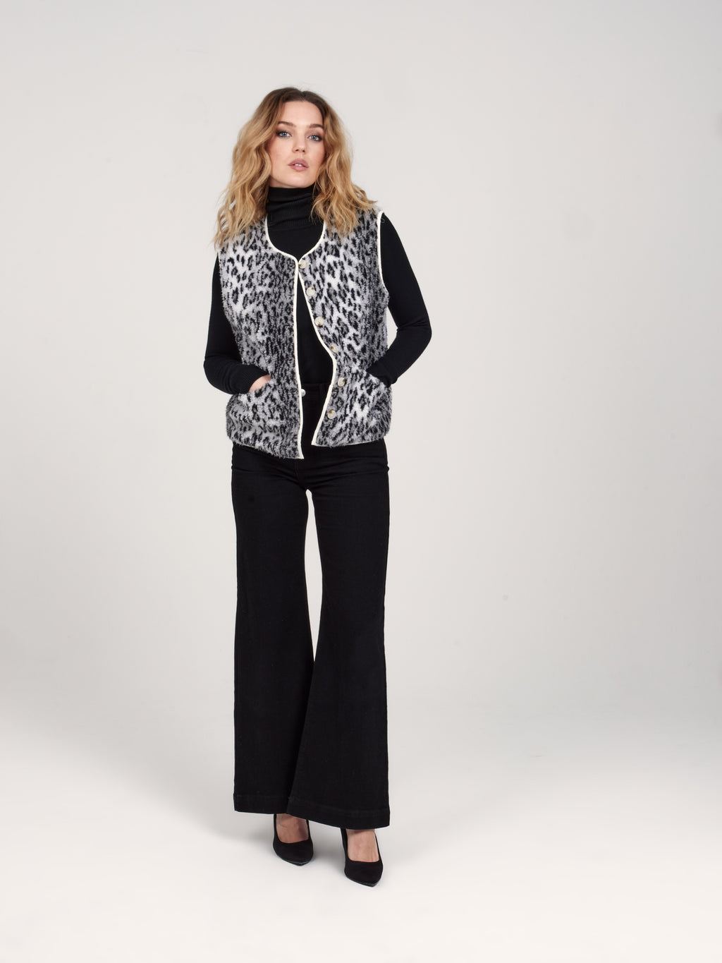 Veste sans manches VITA léopard femme, LEOPARD, taille XS, porté par Priscilla (1m76) – photo 2