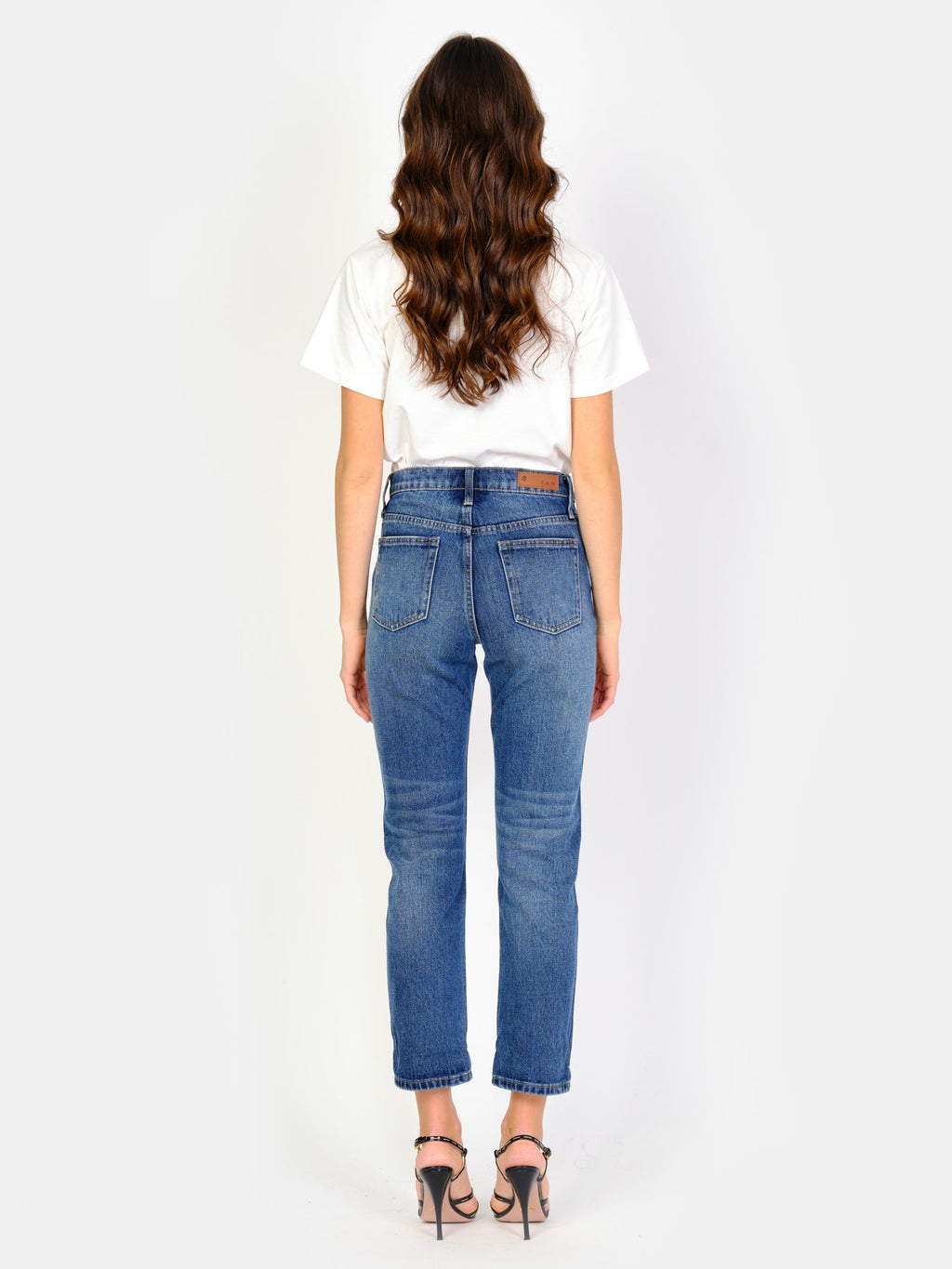 Jean mom stone PATRICIA MFBN femme, STONE, taille 25, porté par Amanda (1m76) – photo 4