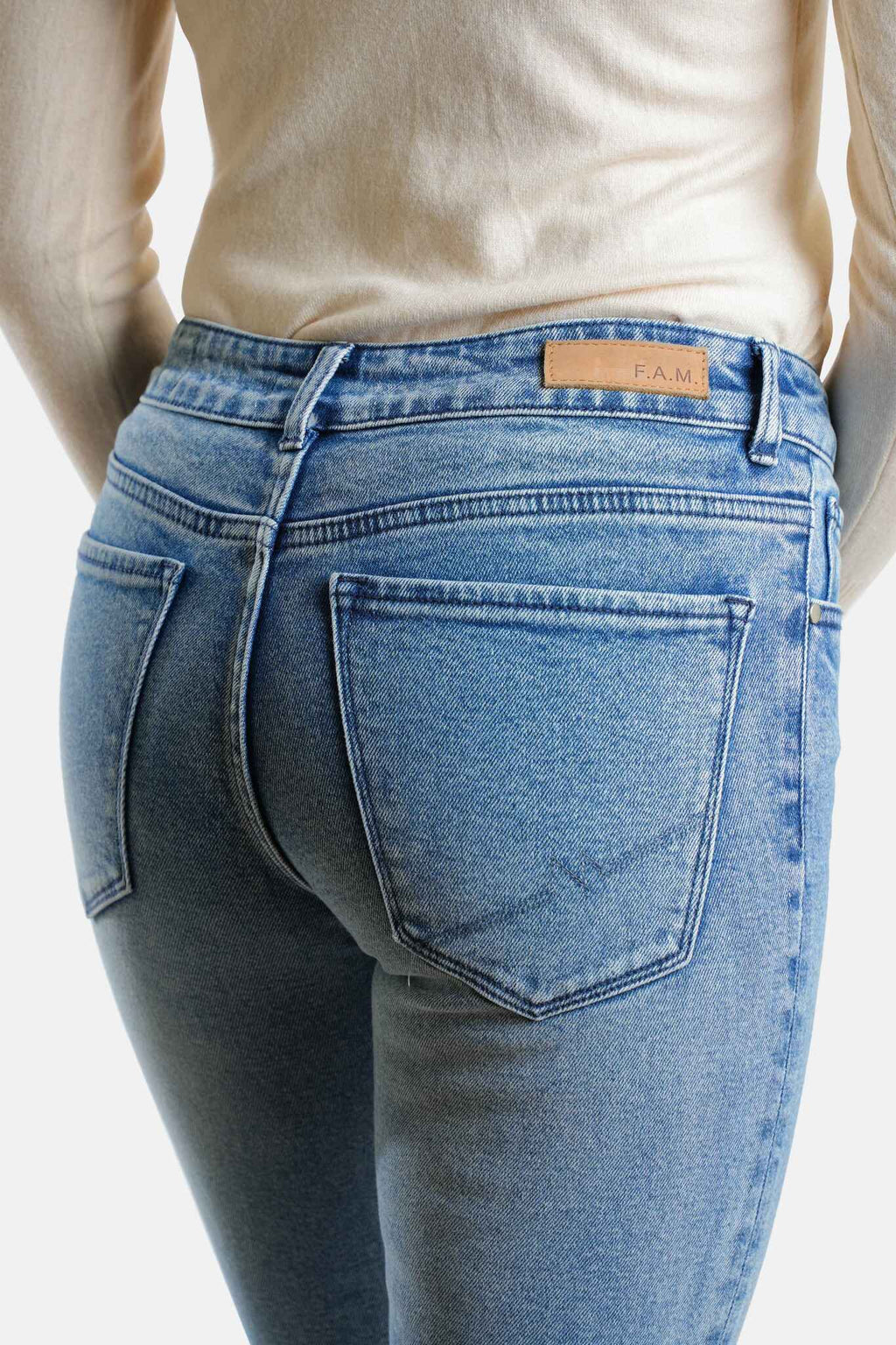 Jean slim bleu ELLE femme, BLUE JEANS, taille 26, porté par Lilou (1m75) (F.A.M. JEANS) – photo 1