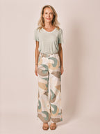 Jean évasé Camo FAUVE femme, CAMO, taille XS, porté par Jessica (1m75) – photo 2