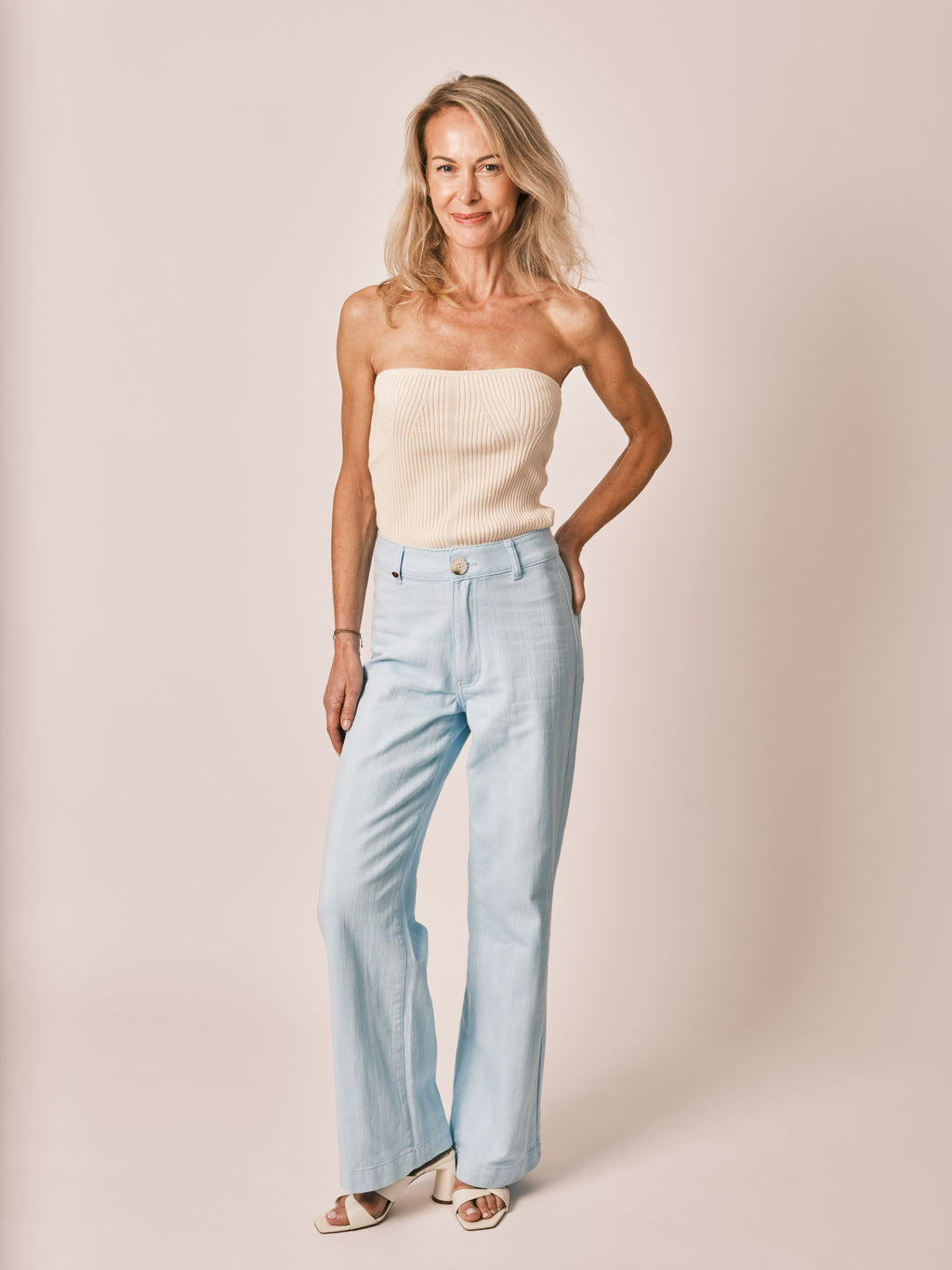 Pantalon évasé bleu clair FEYEL femme, BABY BLUE, taille XS, porté par Jessica (1m75) (F.A.M. JEANS) – photo 1